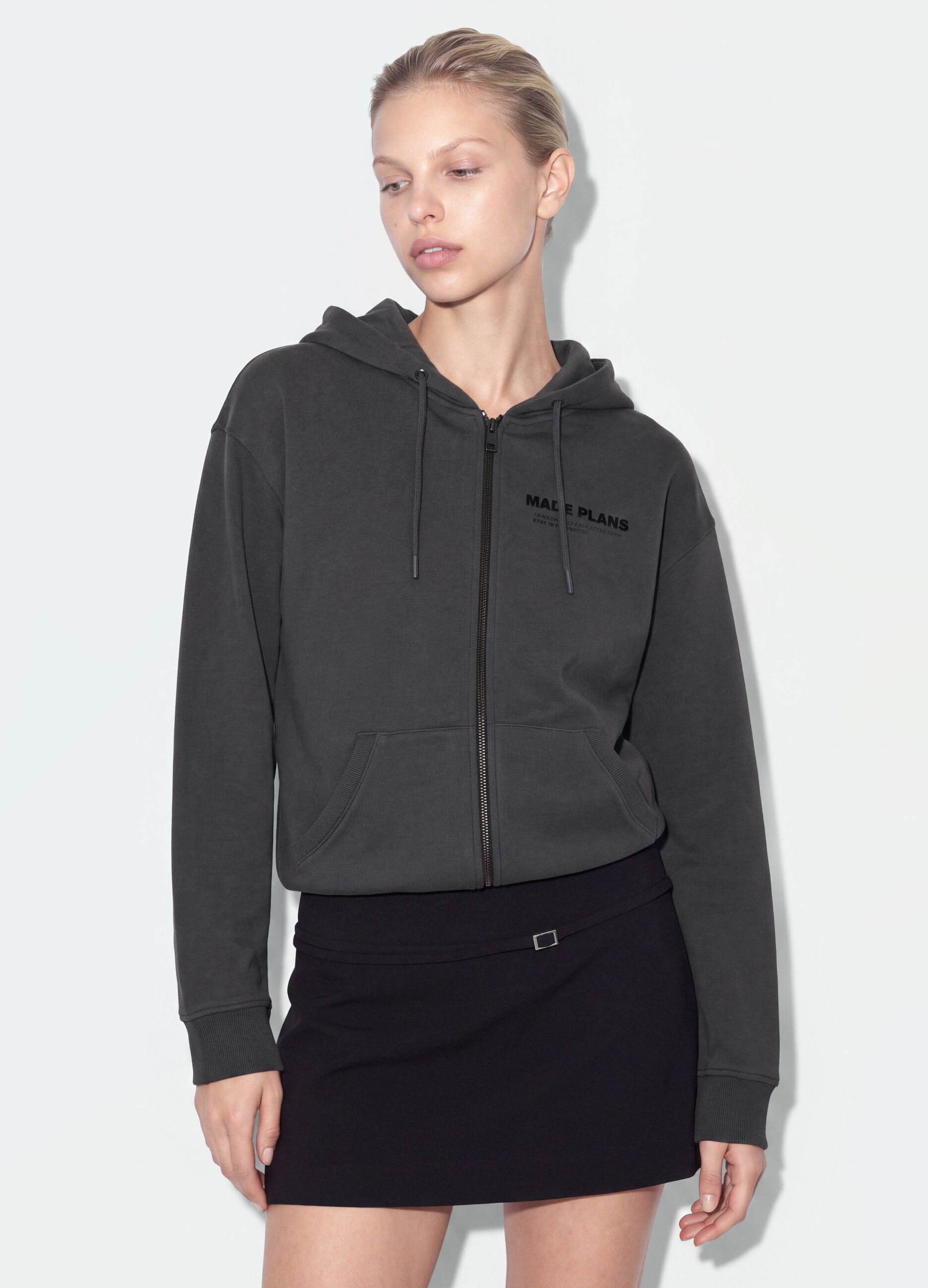 Grauer Hoodie aus Baumwollmix mit Kapuze und relaxed-fit Schriftzug