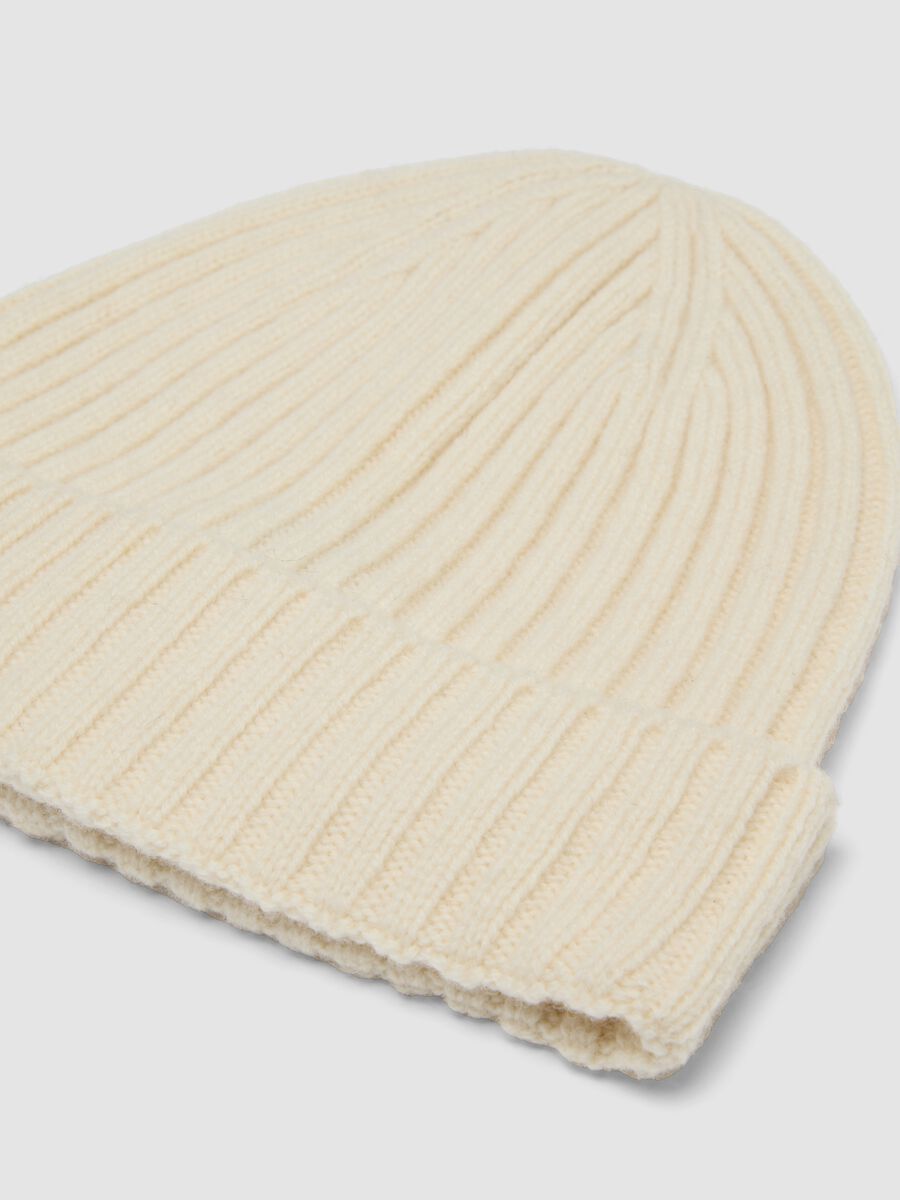 Berretto beige in pura lana a coste_1
