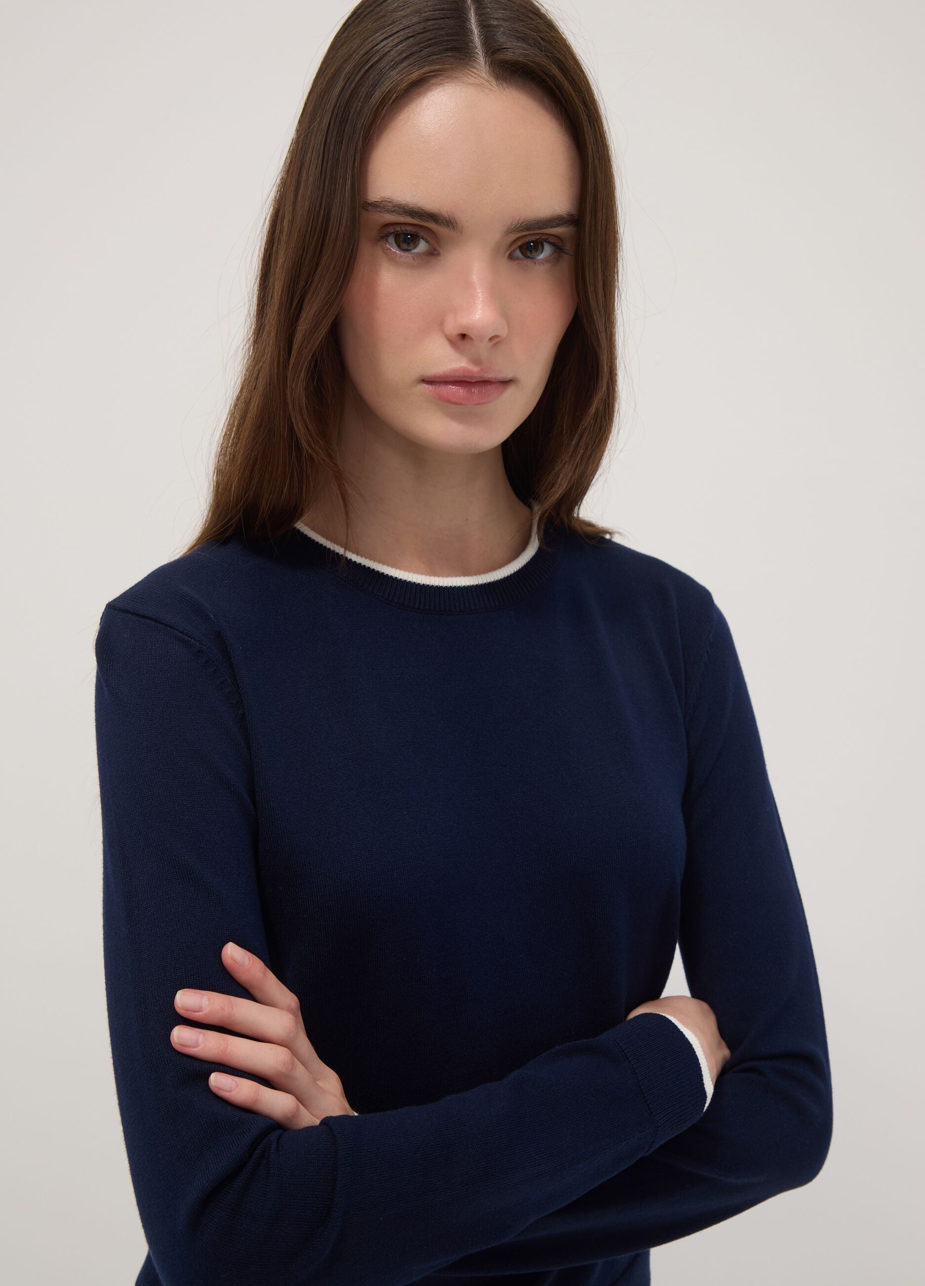 Blauer Rundhalspullover aus Viskosemix