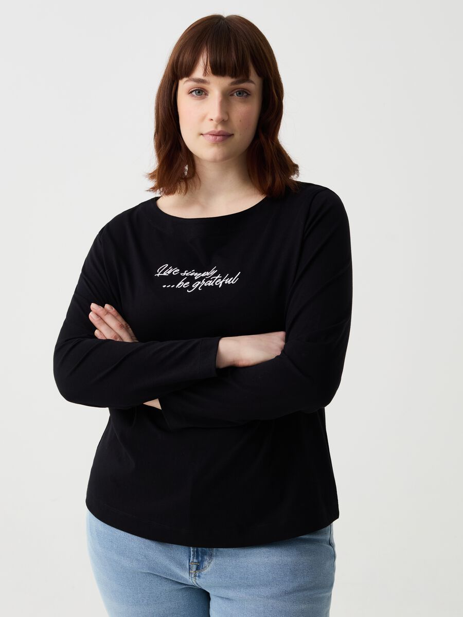 Curvy long-sleeved T-shirt with embroidery_0
