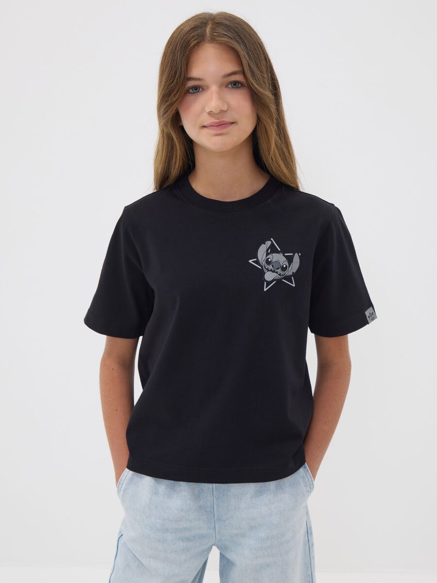 Schwarzes Boxy-Fit T-Shirt aus reiner Baumwolle mit Lilo & Stitch Print f&uuml;r M&auml;dchen_0
