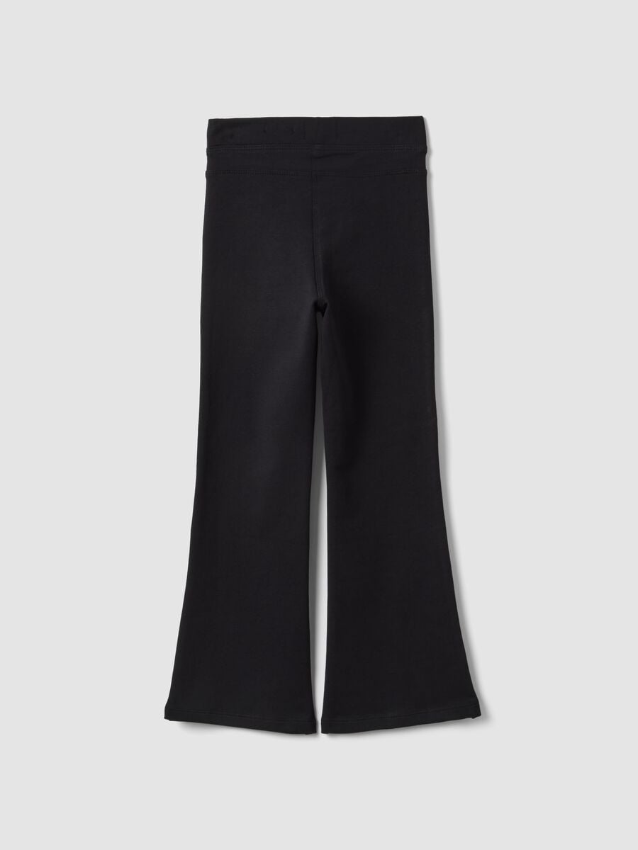 Schwarze Flare-Hose aus Bio-Baumwolle_1