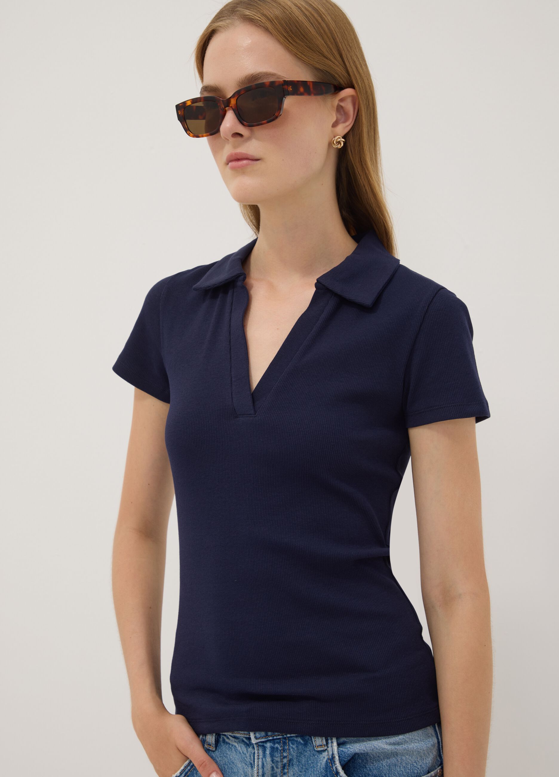Blue stretch cotton polo shirt with open V-neck, regular fit