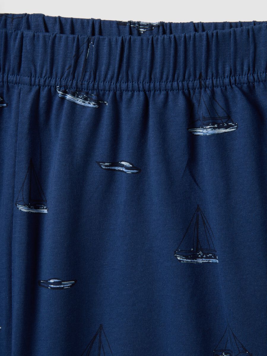 Multifarbiger Regular-Fit-Pyjama aus reiner Bio-Baumwolle mit Prints_1