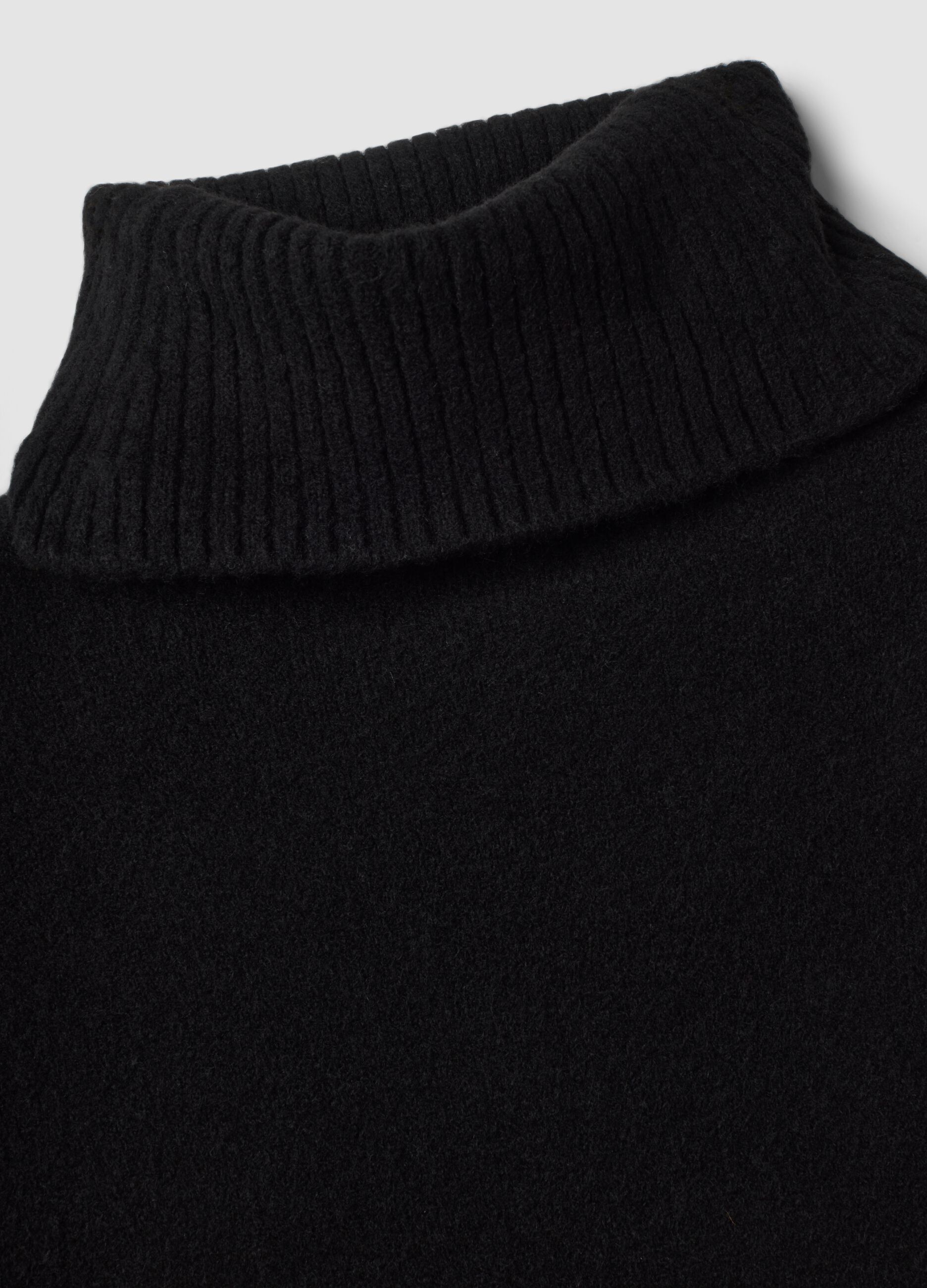 Schwarzes Stretch-Wollkleid mit Rollkragen