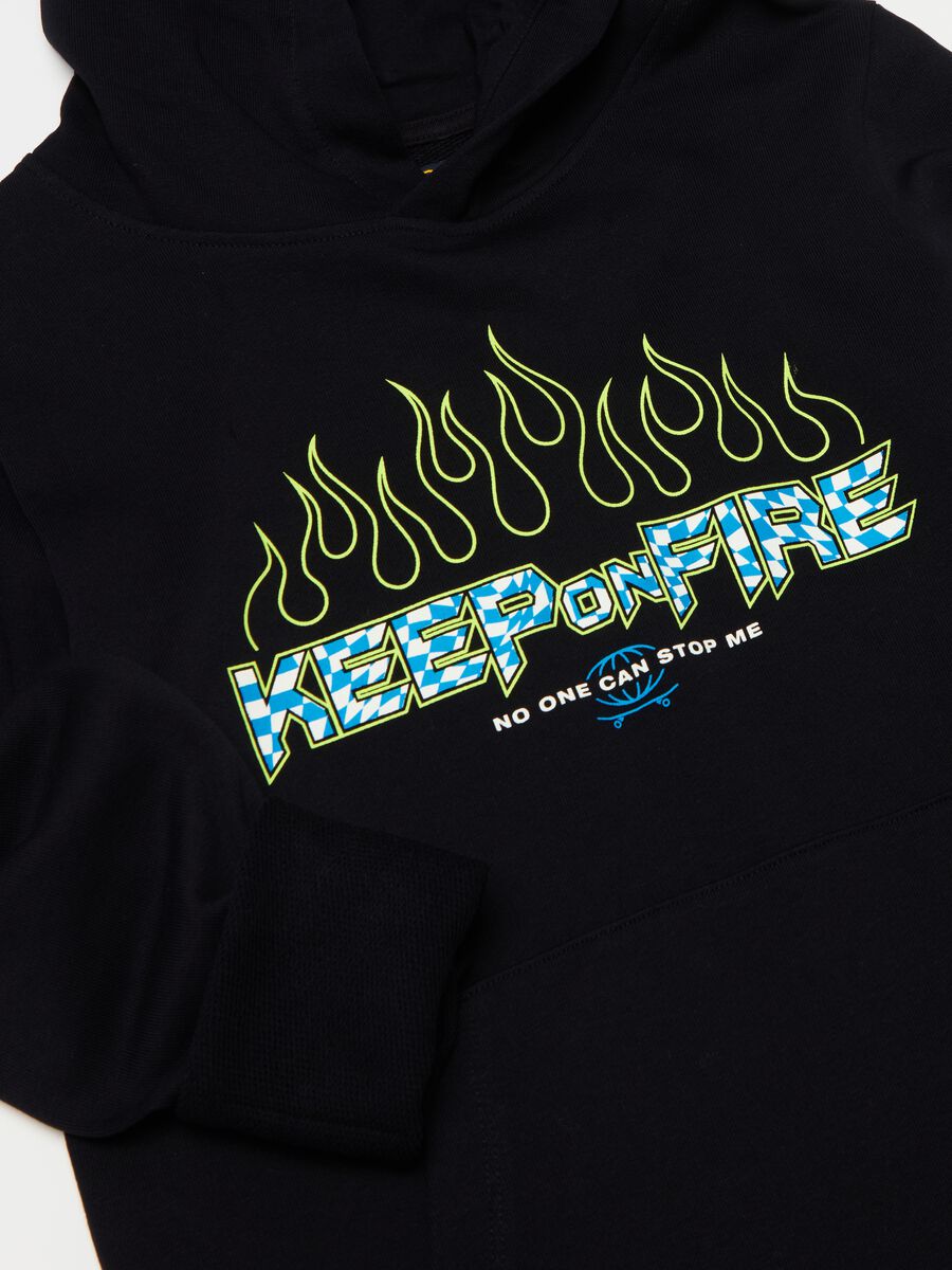 Sweatshirt with hood and skateboard print_2