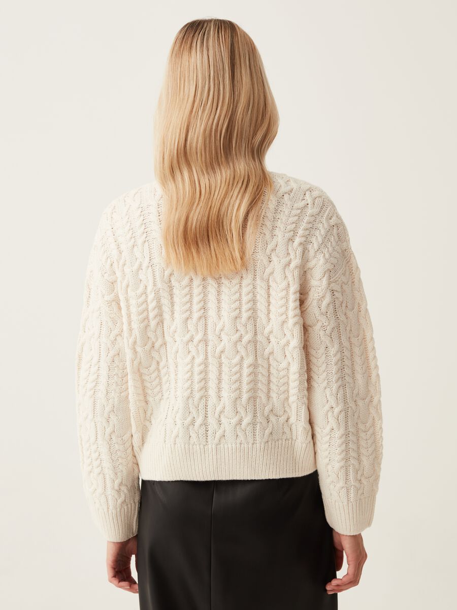 Cropped pullover with cable design_2