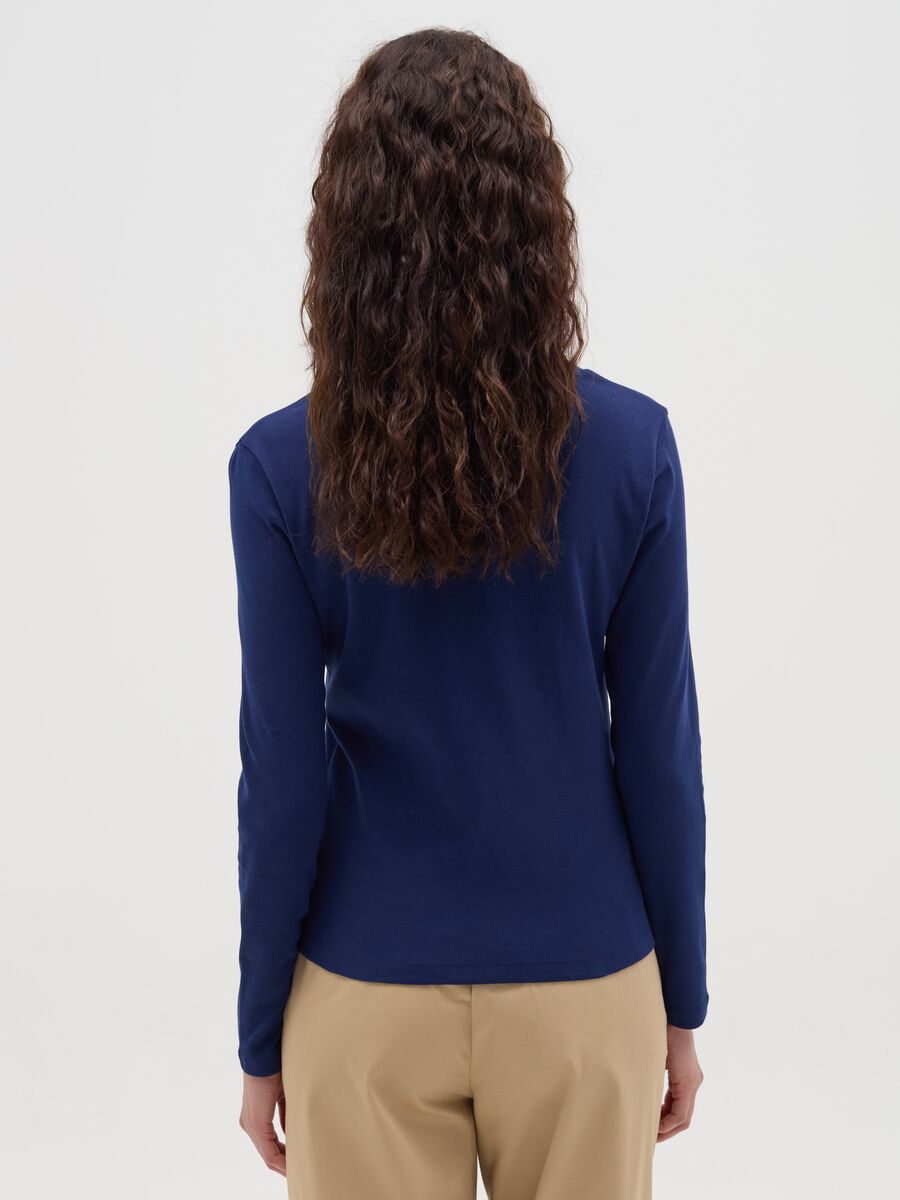 Long-sleeved T-shirt with round neck_2