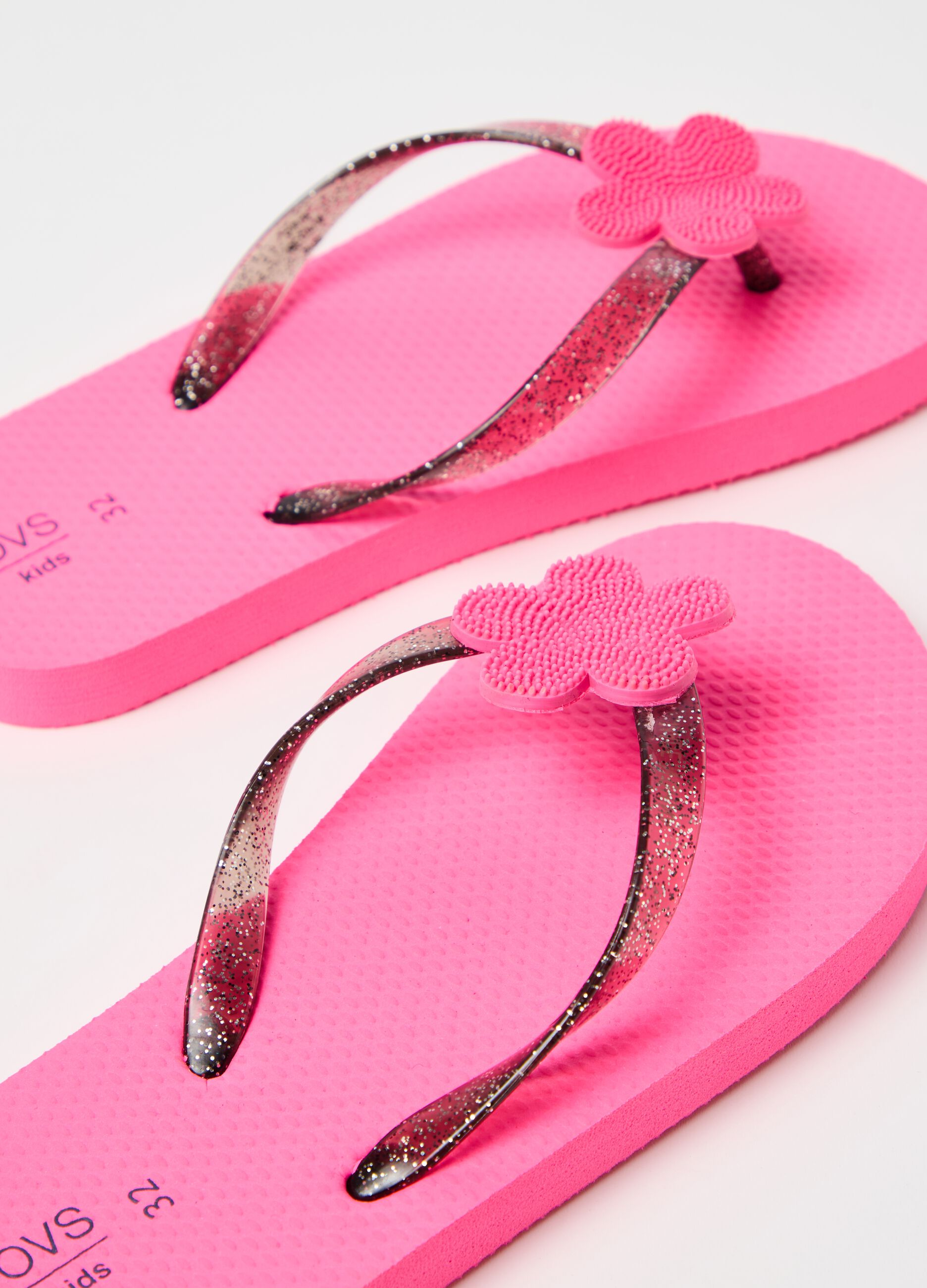 Thong sandals with glitter bands