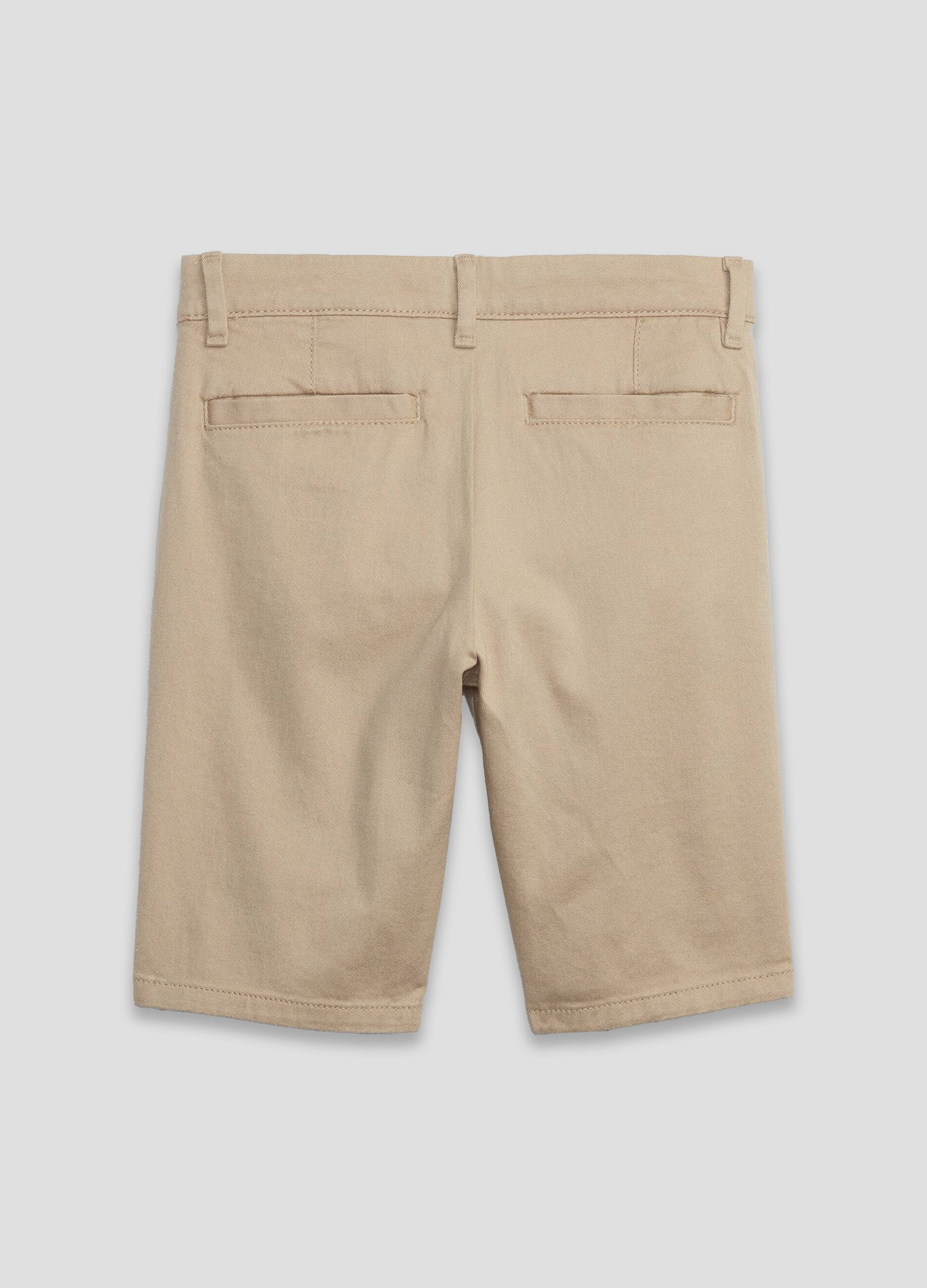 Solid colour Bermuda shorts with pockets