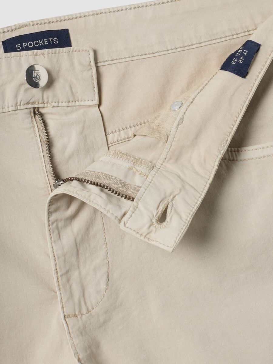 Grey regular-fit stretch cotton Bermuda shorts_5