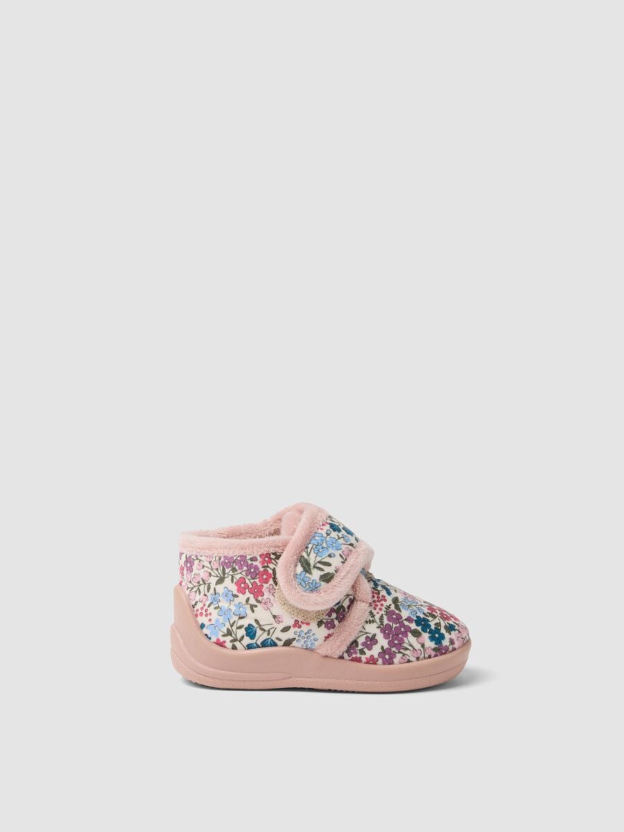 Pantofole rosa a stivaletto con fantasia floreale_0