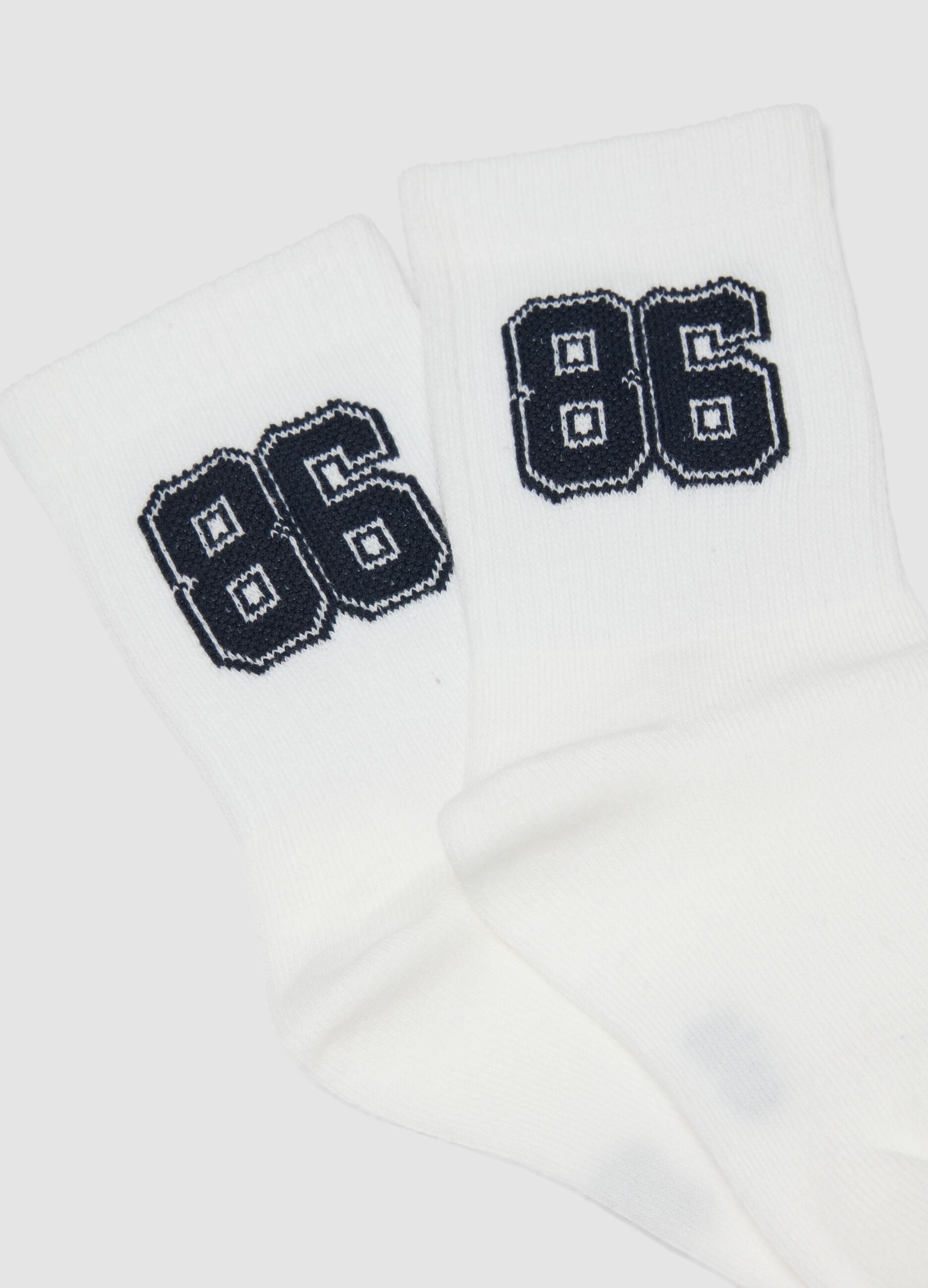 Boys&rsquo; multicolour organic stretch cotton ankle socks, 3-pack