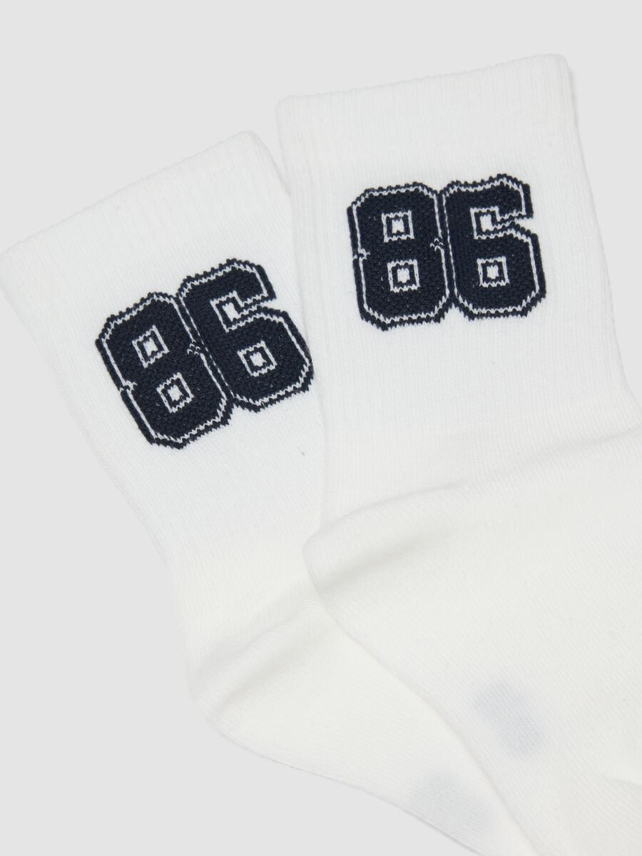 Boys&rsquo; multicolour organic stretch cotton ankle socks, 3-pack_2