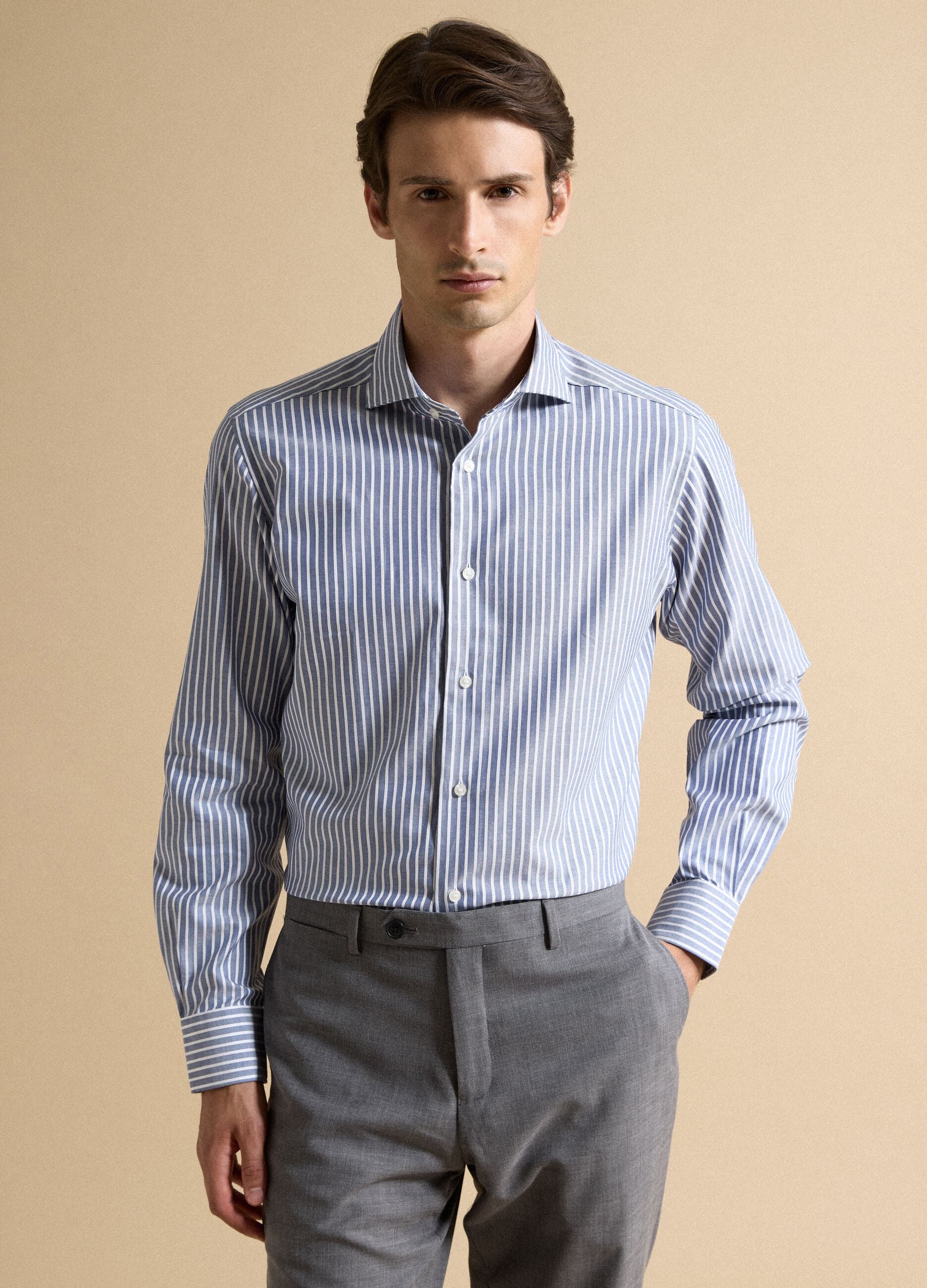 &Lambda;&epsilon;&upsilon;&kappa;ό oxford &pi;&omicron;&upsilon;&kappa;ά&mu;&iota;&sigma;&omicron; &alpha;&pi;ό 100% &beta;&alpha;&mu;&beta;ά&kappa;&iota; &mu;&epsilon; &rho;ί&gamma;&epsilon;&sigmaf;, slim fit