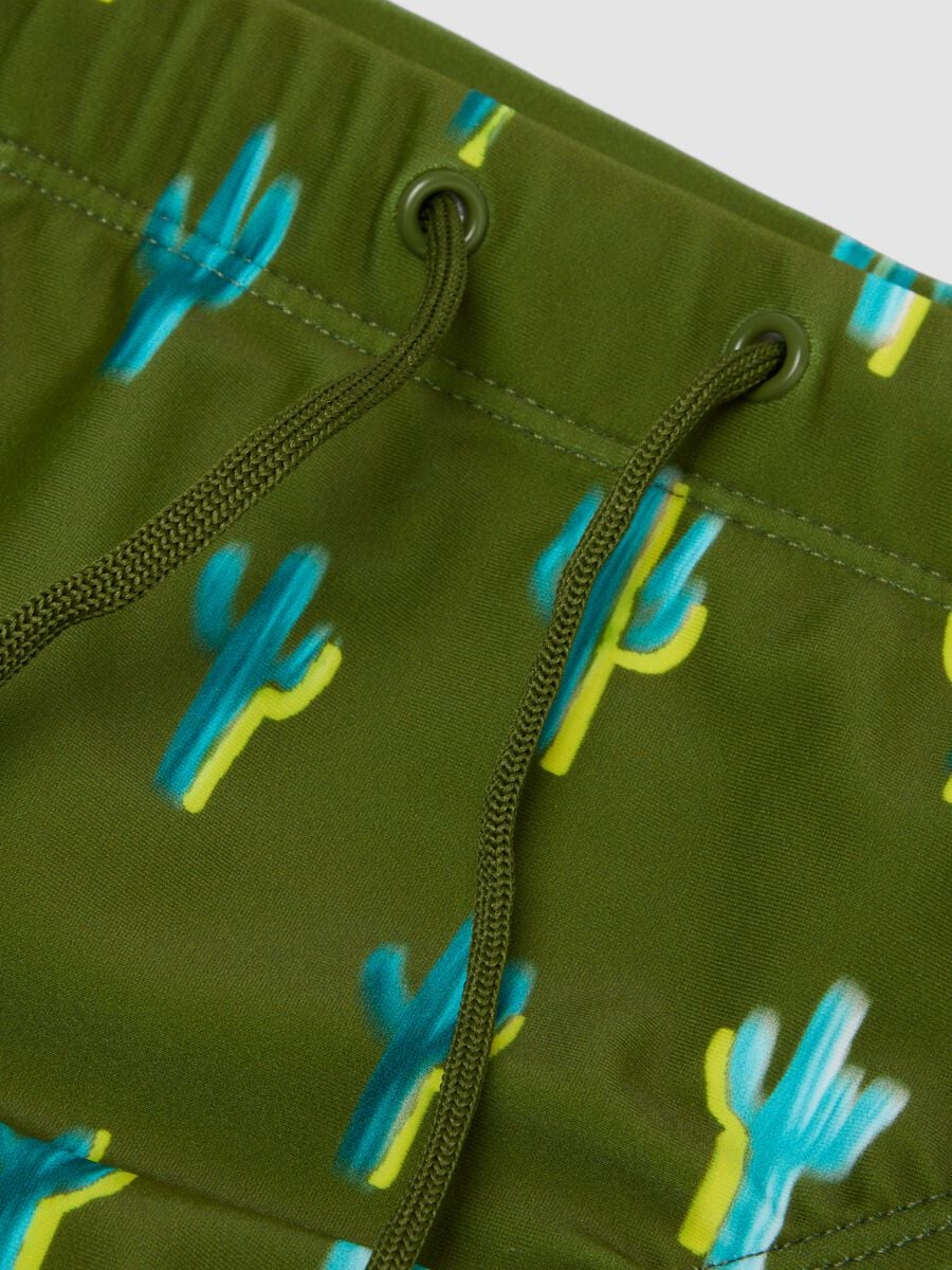 Green stretch-fabric swim briefs_2