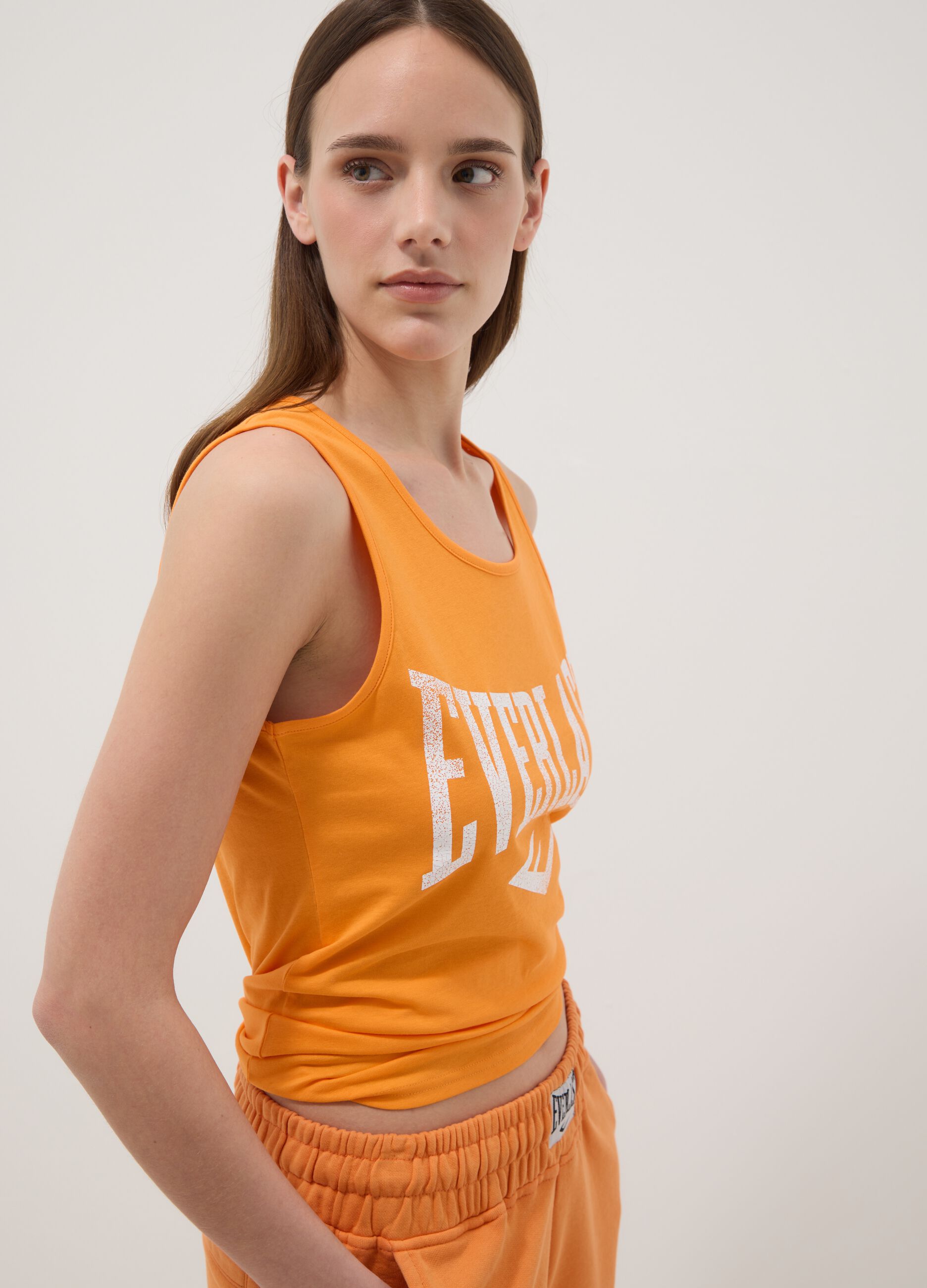 Top de al&ccedil;as em puro algod&atilde;o laranja ajuste regular com log&oacute;tipo Everlast