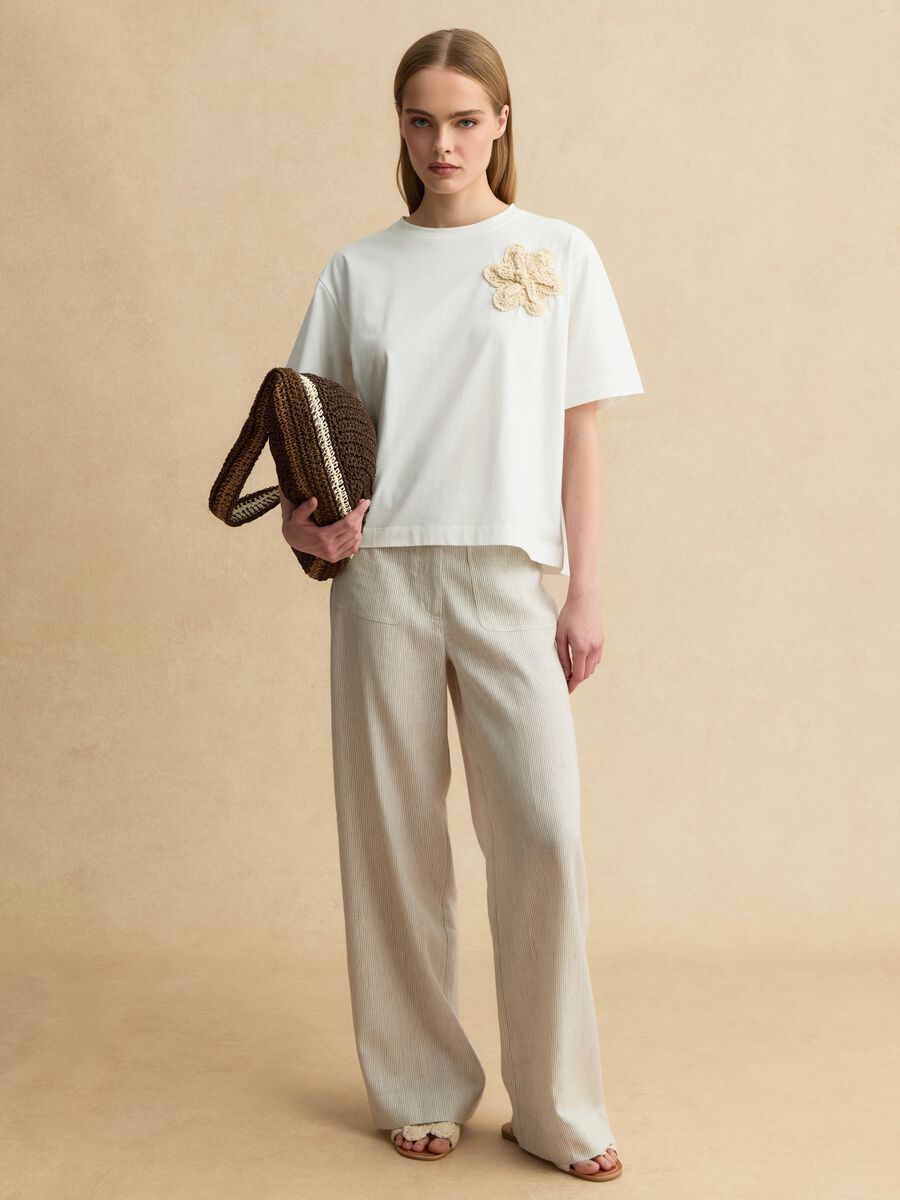 White pure cotton regular-fit T-shirt with floral appliqu&eacute;_2
