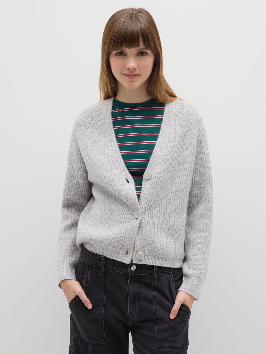 Cardigã cinza de tamanho grande_0