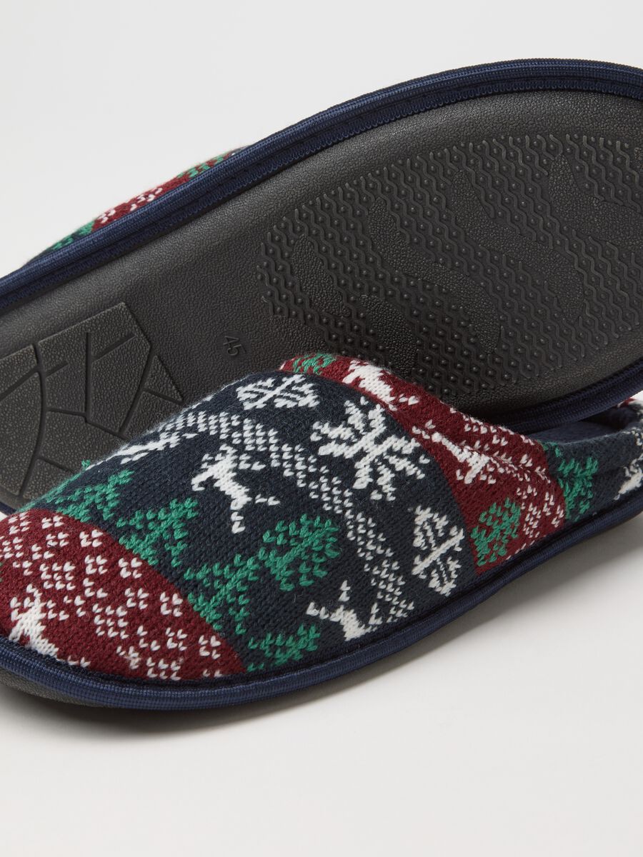 Multicolour Christmas Slippers with Embroidery_2