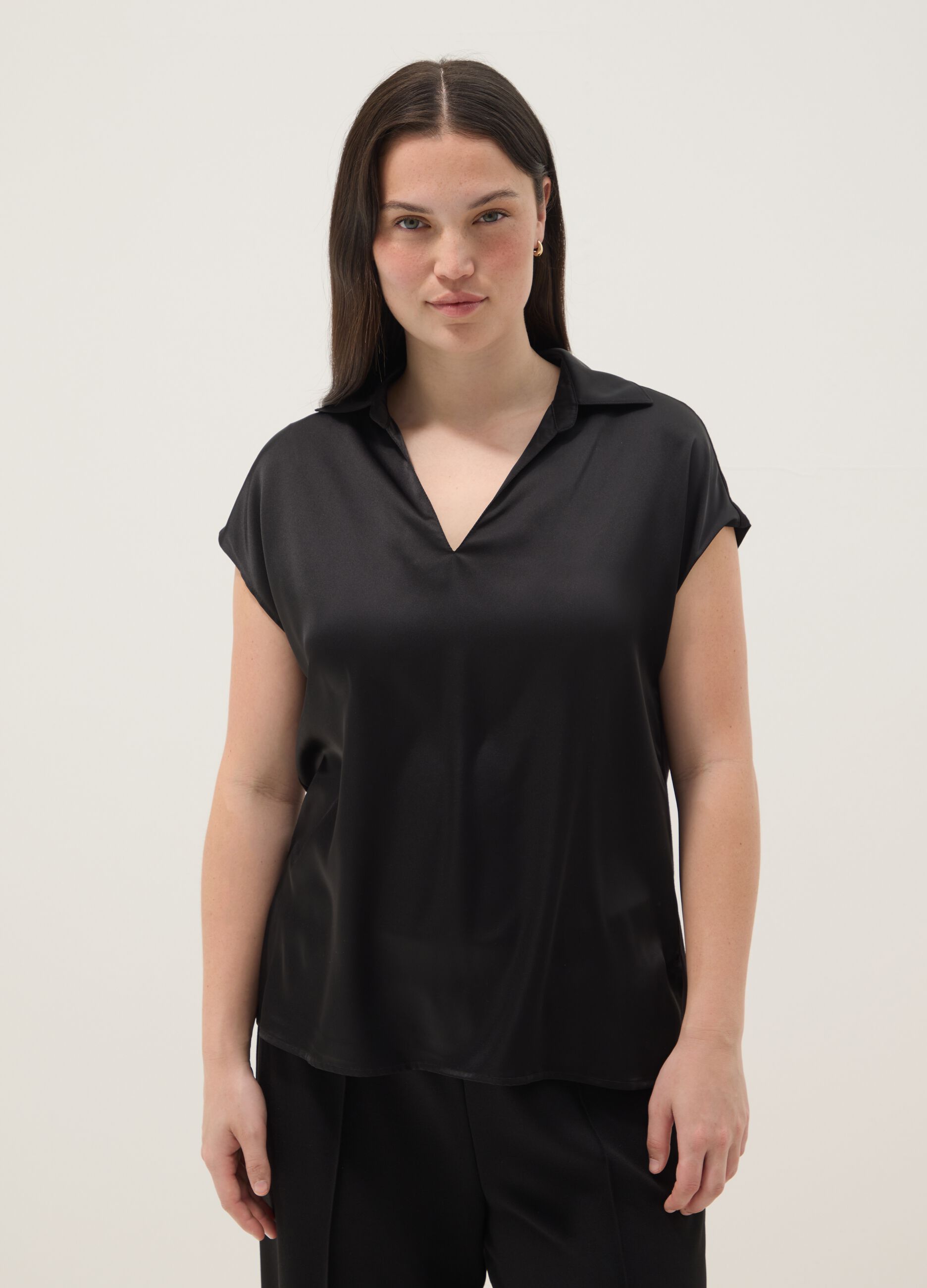 Black short-sleeve polo-collar T-shirt, regular fit
