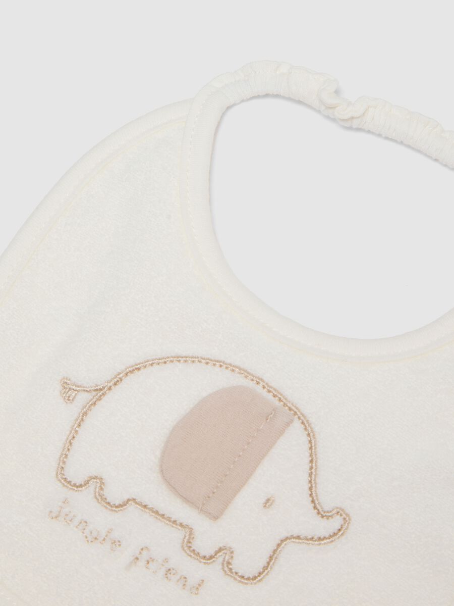 Twin pack of multicolour pure cotton bibs for newborns with embroidery_1