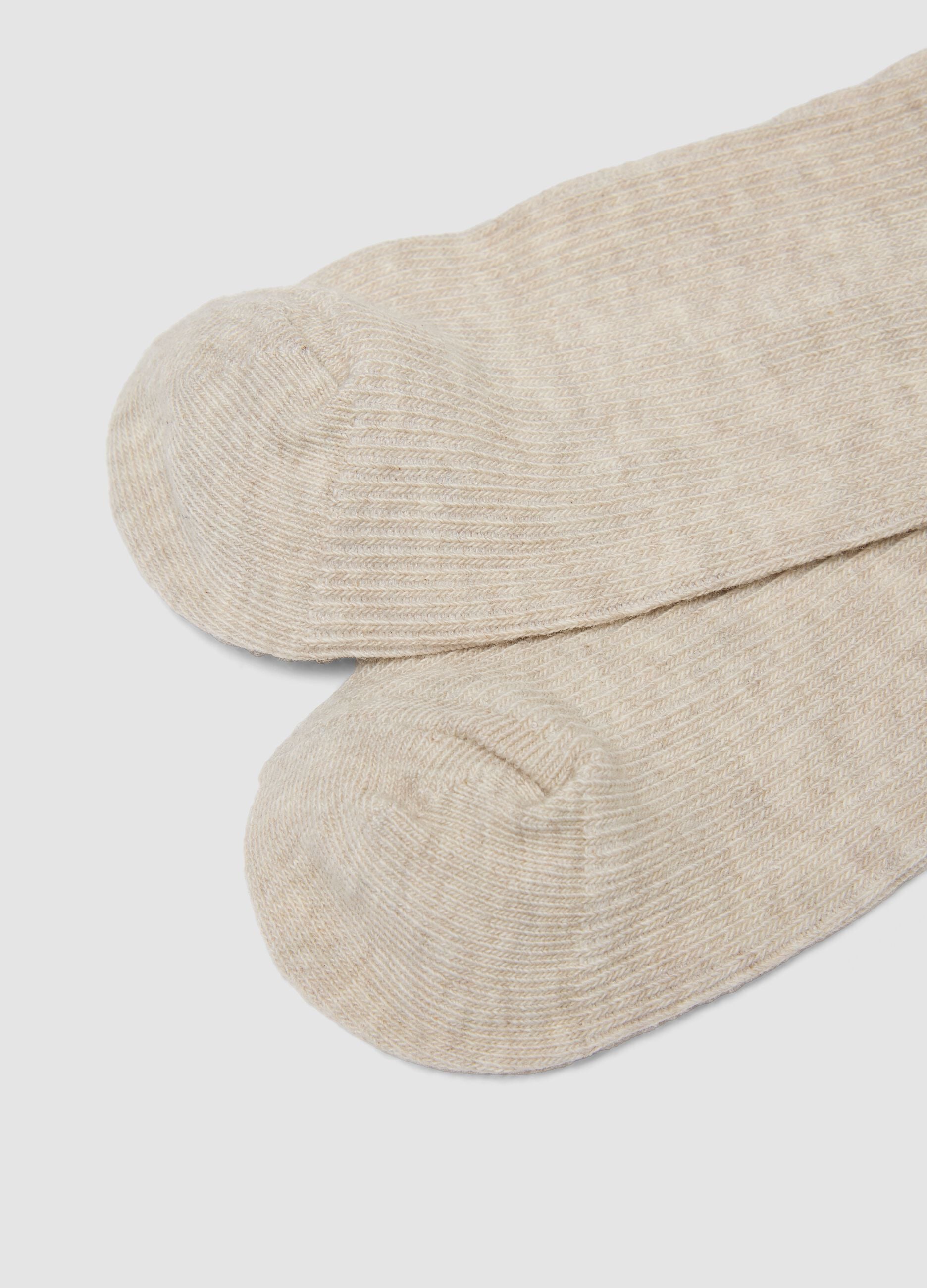 Beige organic cotton-blend socks with bow