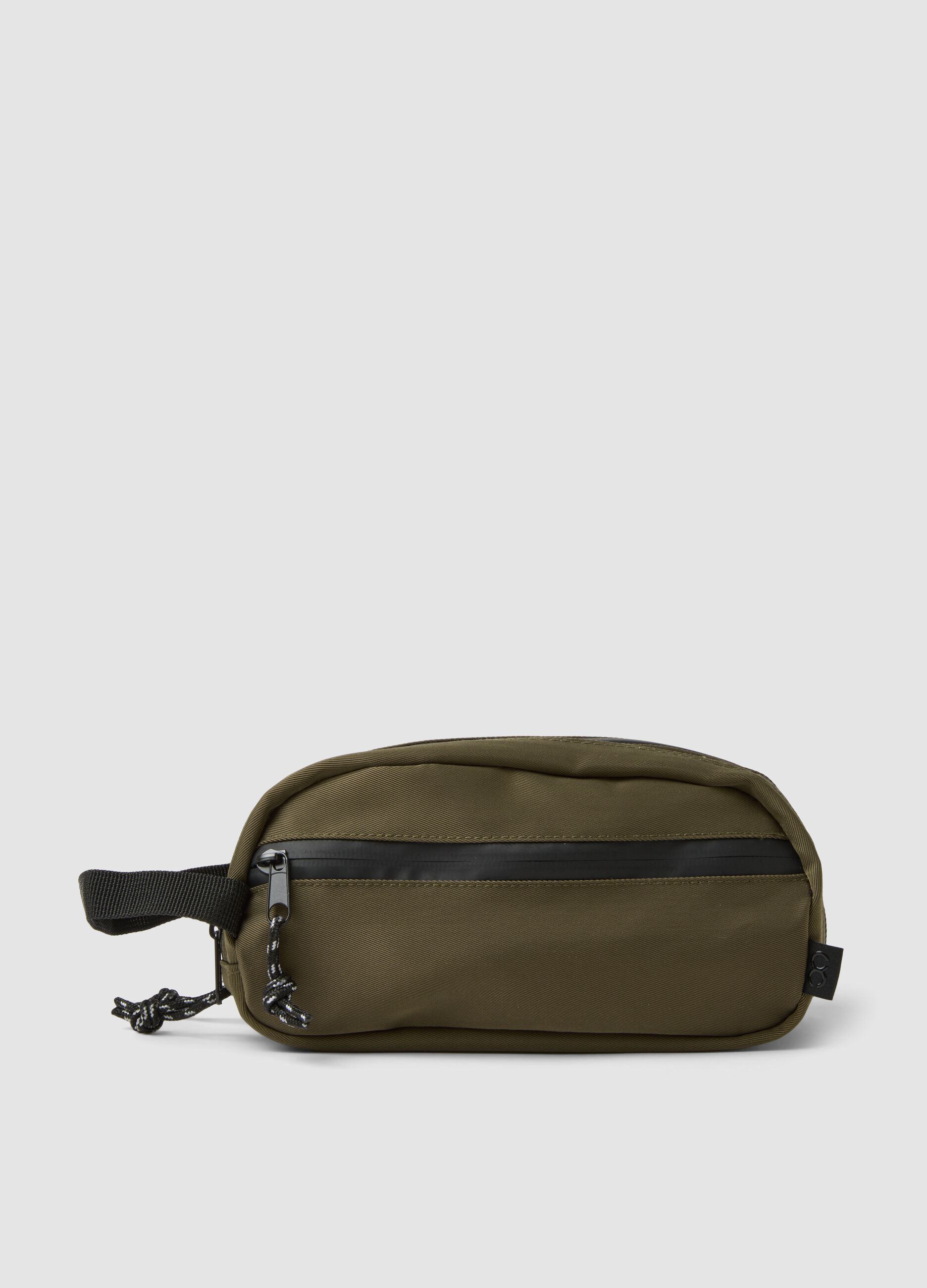 Green wash bag with front zip pocket
