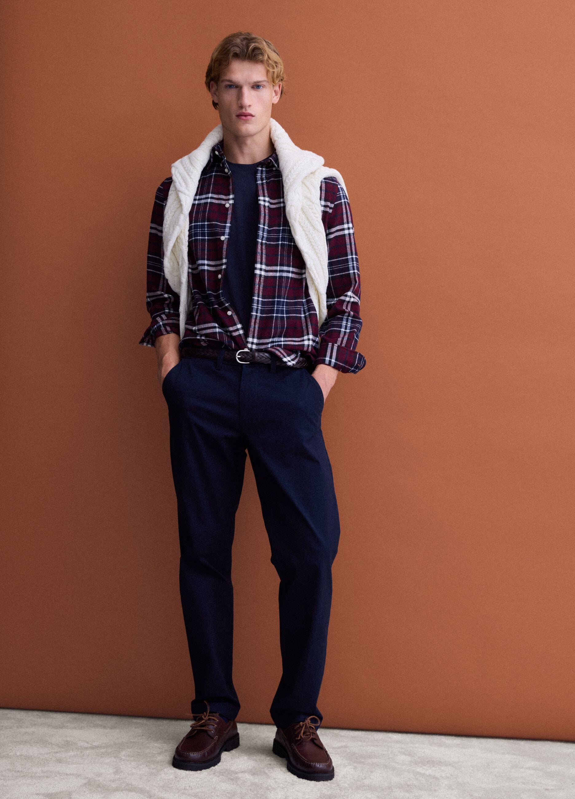 Camisa de franela de cuadros rojos y azules en algod&oacute;n puro, corte regular