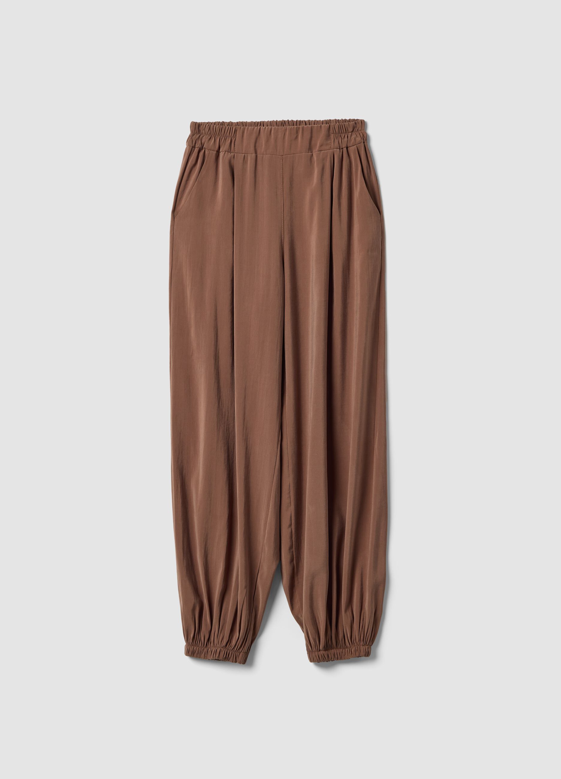Braune Hose aus Viskosemix mit elastischen B&uuml;ndchen, Regular Fit