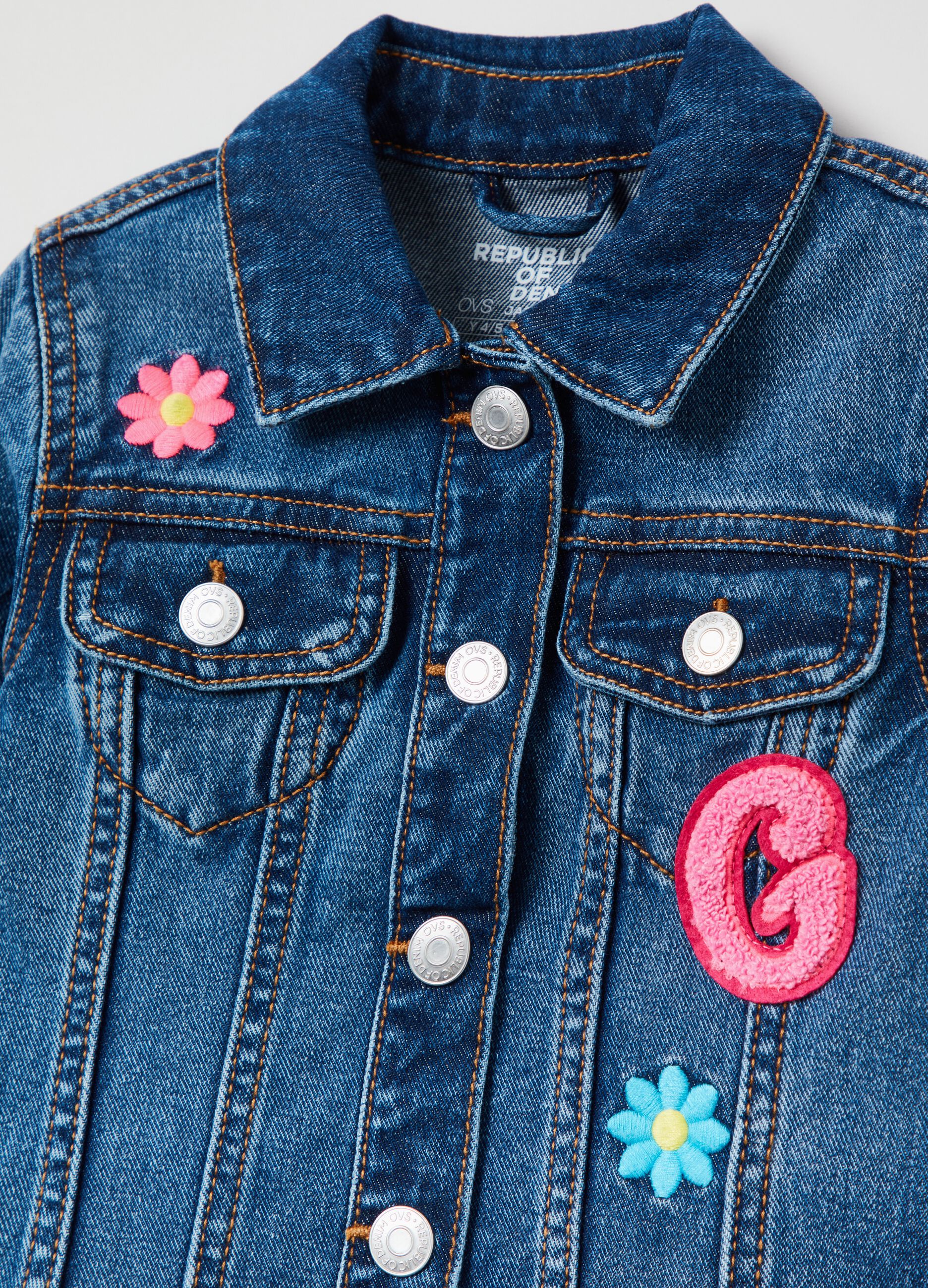 Giacca in denim con patch 