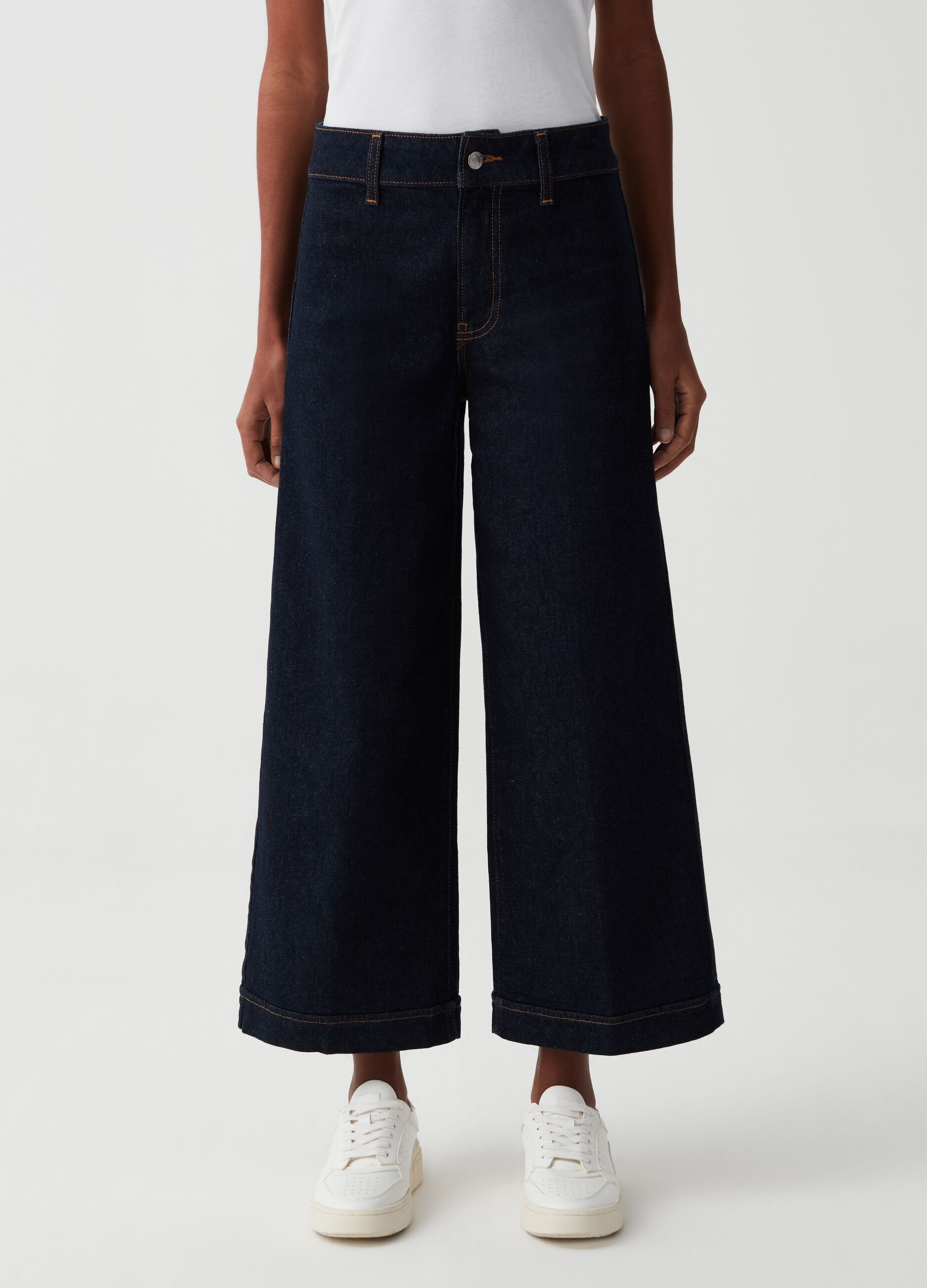 Wide-leg cropped jeans with turn-ups