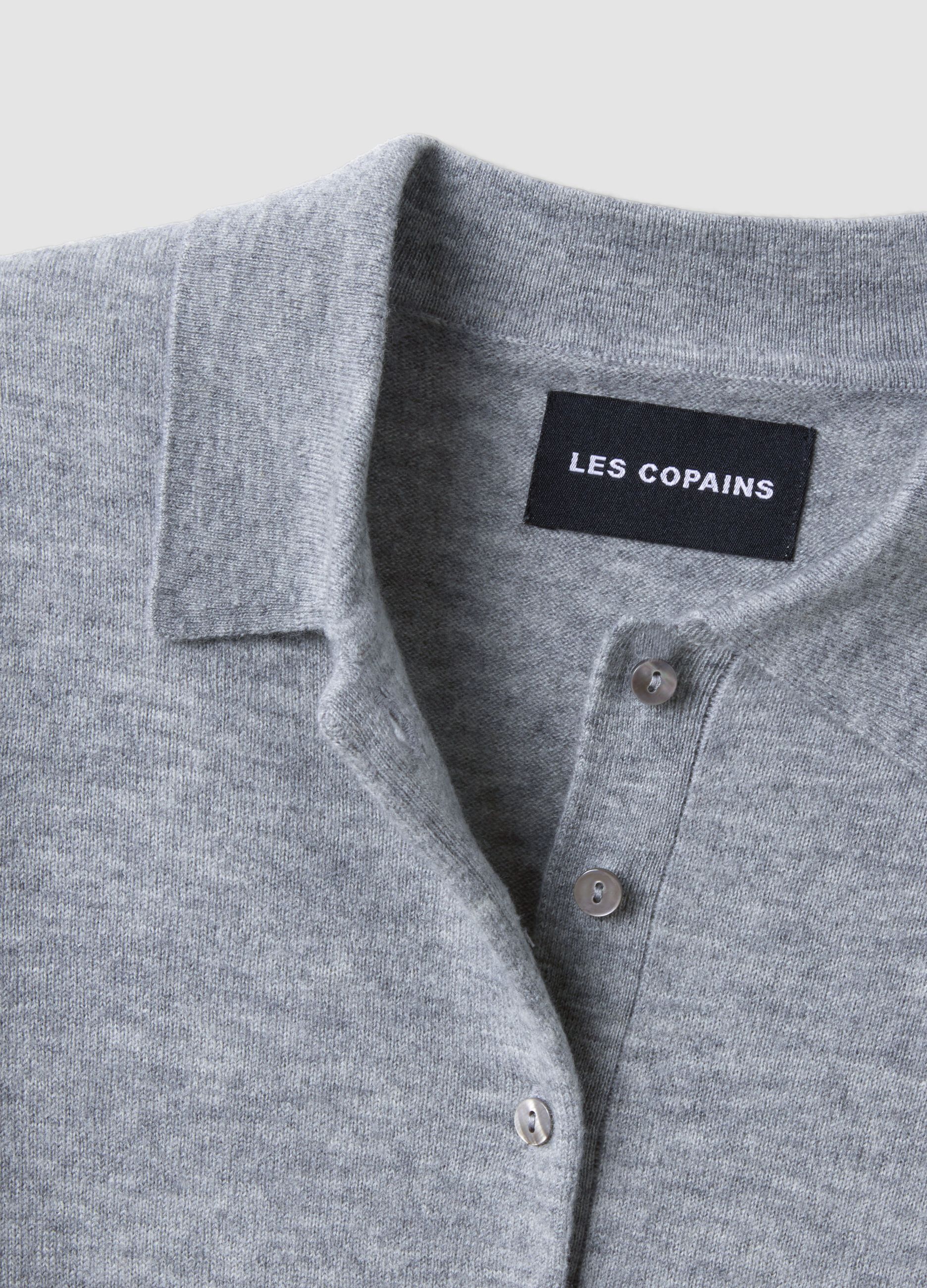 Maglia grigia in pura lana con girocollo