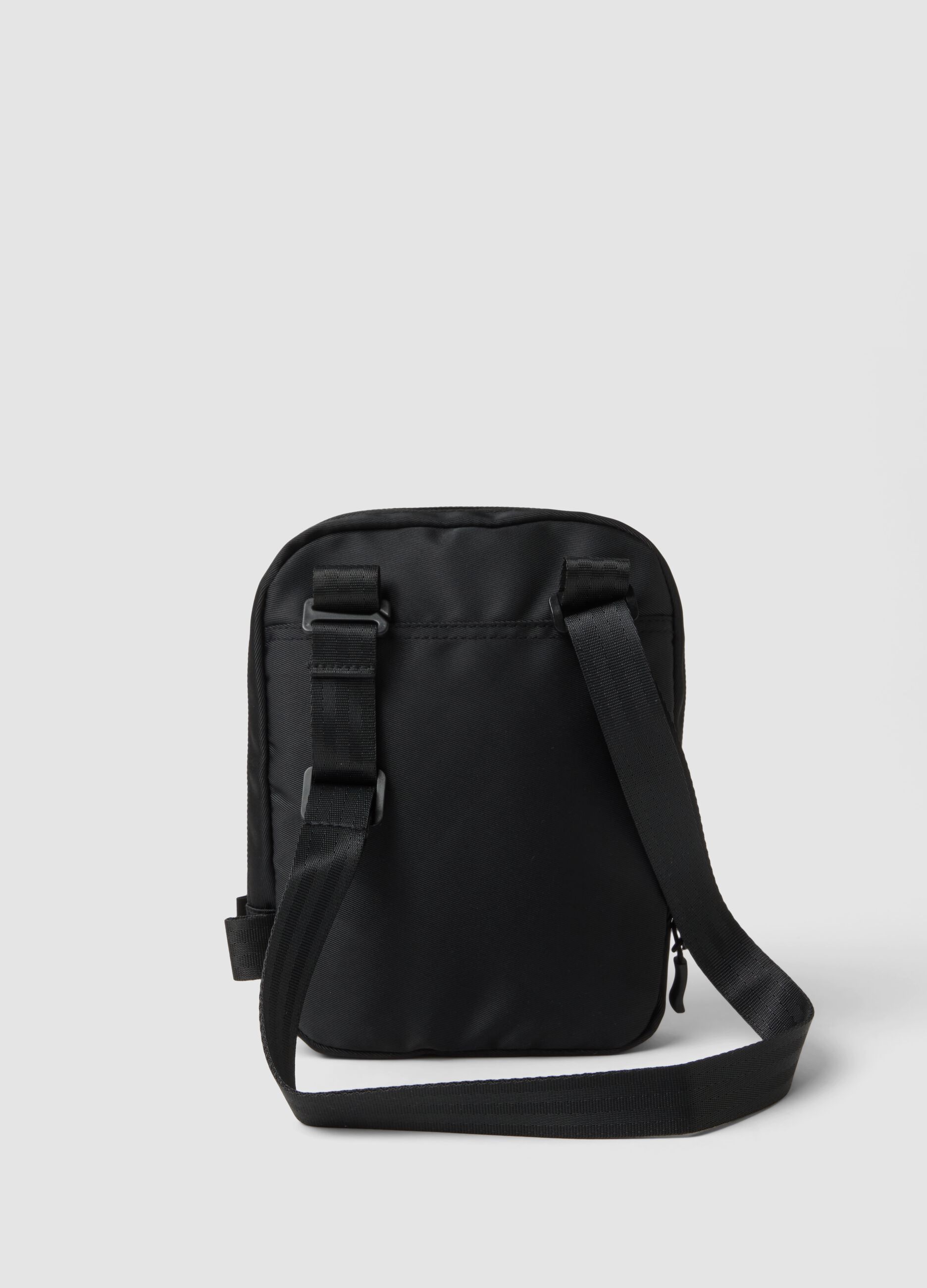 Black water-repellent crossbody pouch with zip