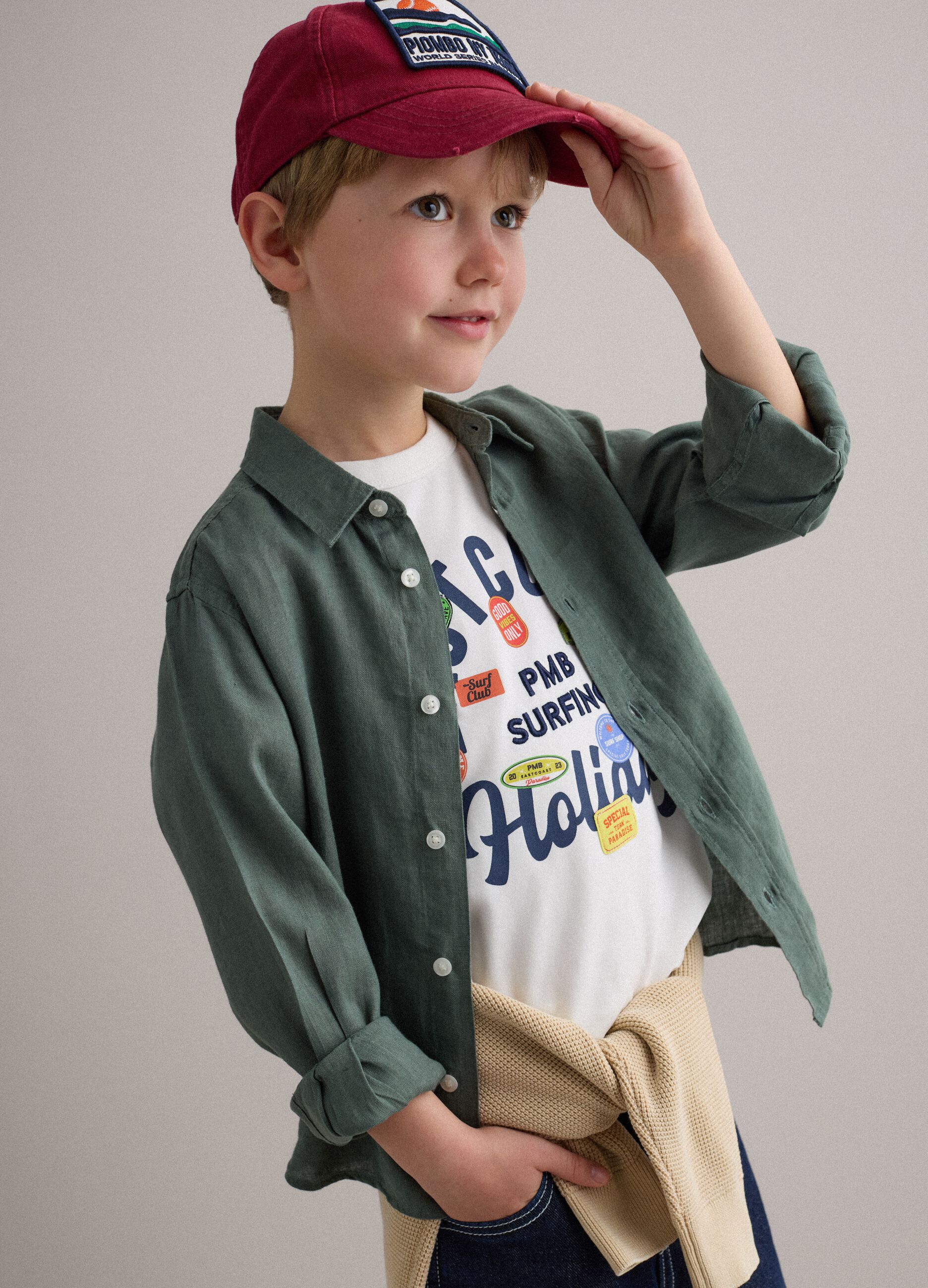Green pure linen kids&rsquo; shirt with an oversized fit