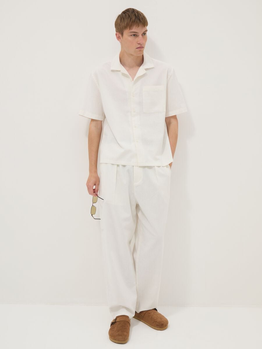 Pantal&oacute;n blanco en mezcla de lino y algod&oacute;n con cintura el&aacute;stica_0