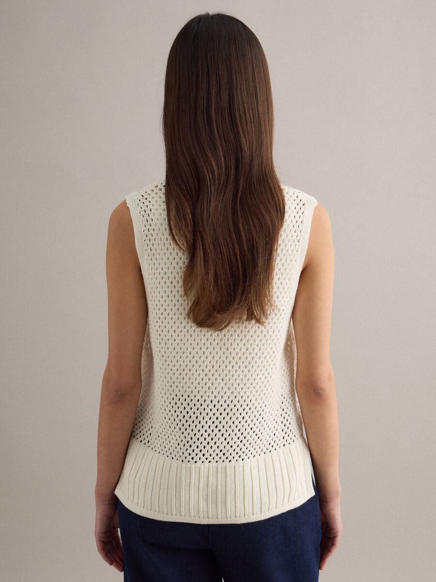 White pure cotton tank top with regular fit and mesh texture_2