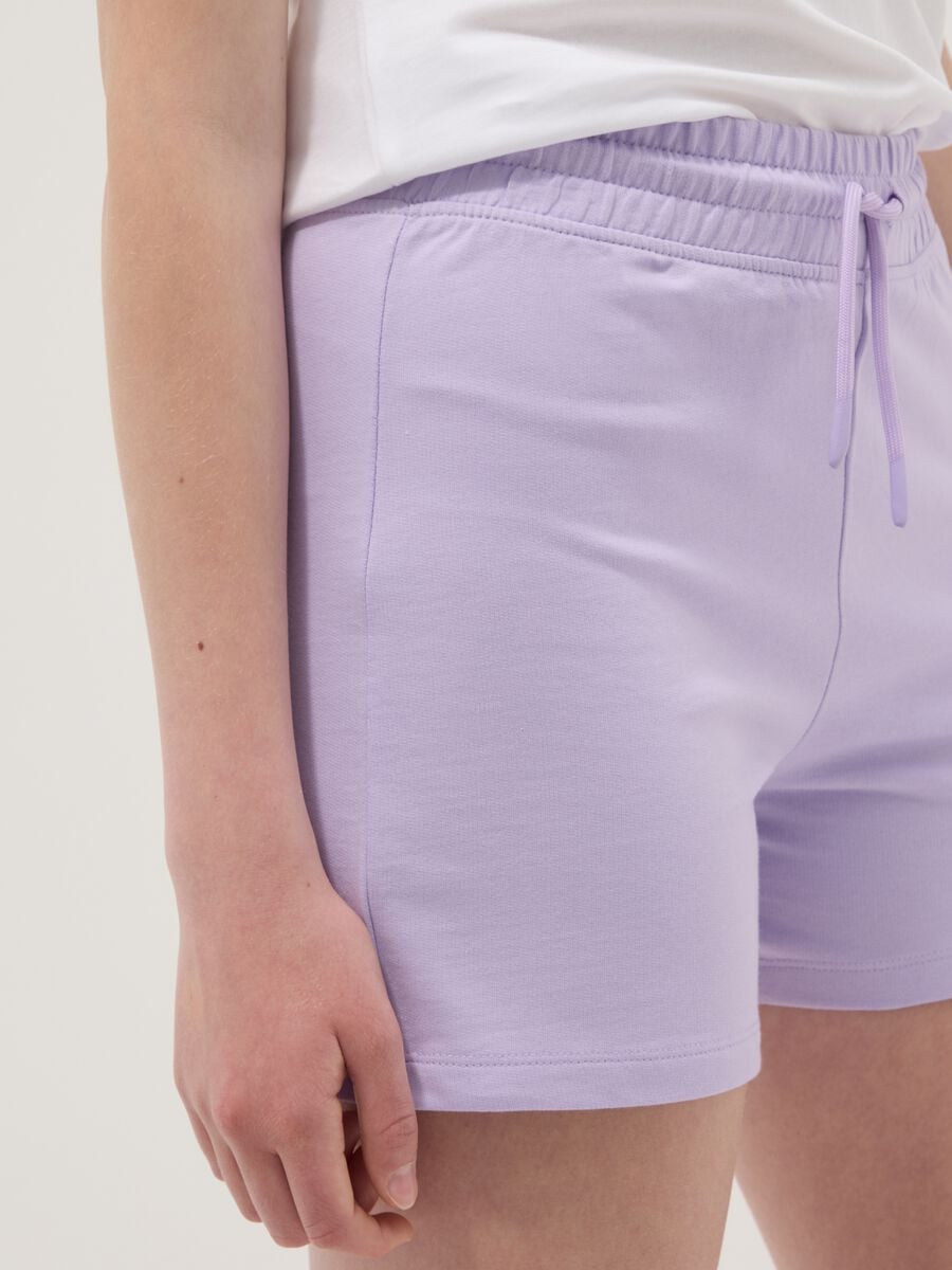 Short morado de algod&oacute;n 100% para chica, corte regular_2