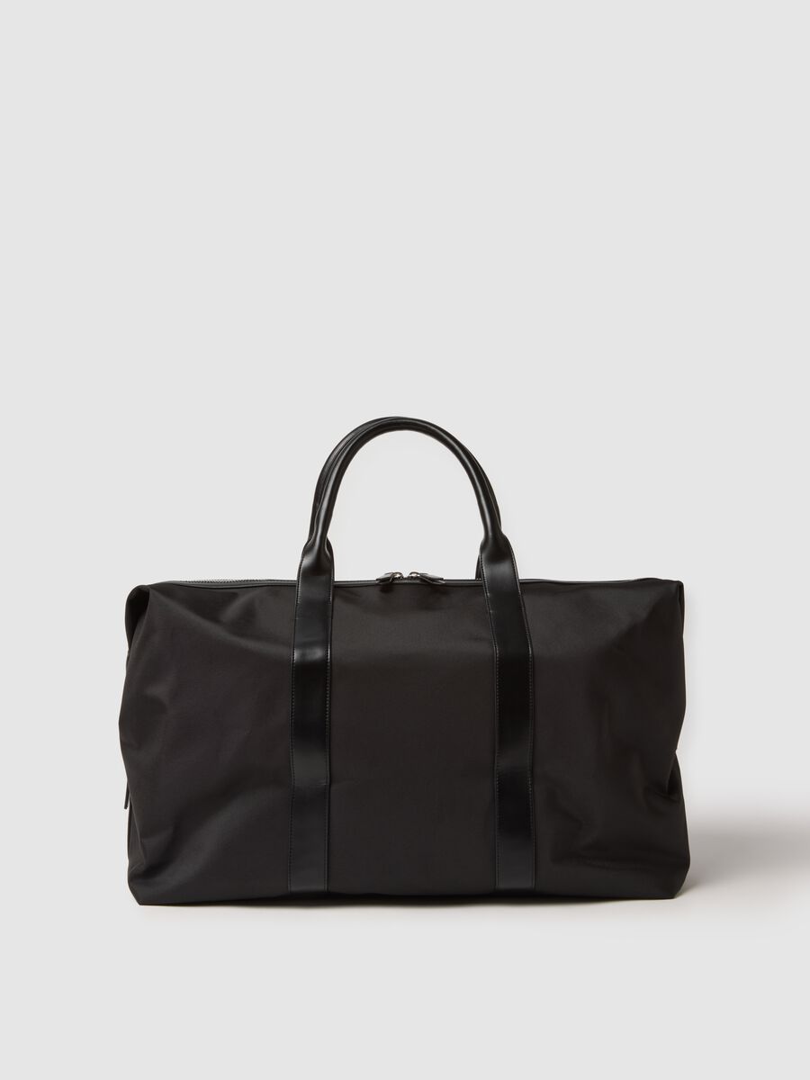 Black travel bag with strong handles and zip closure_0