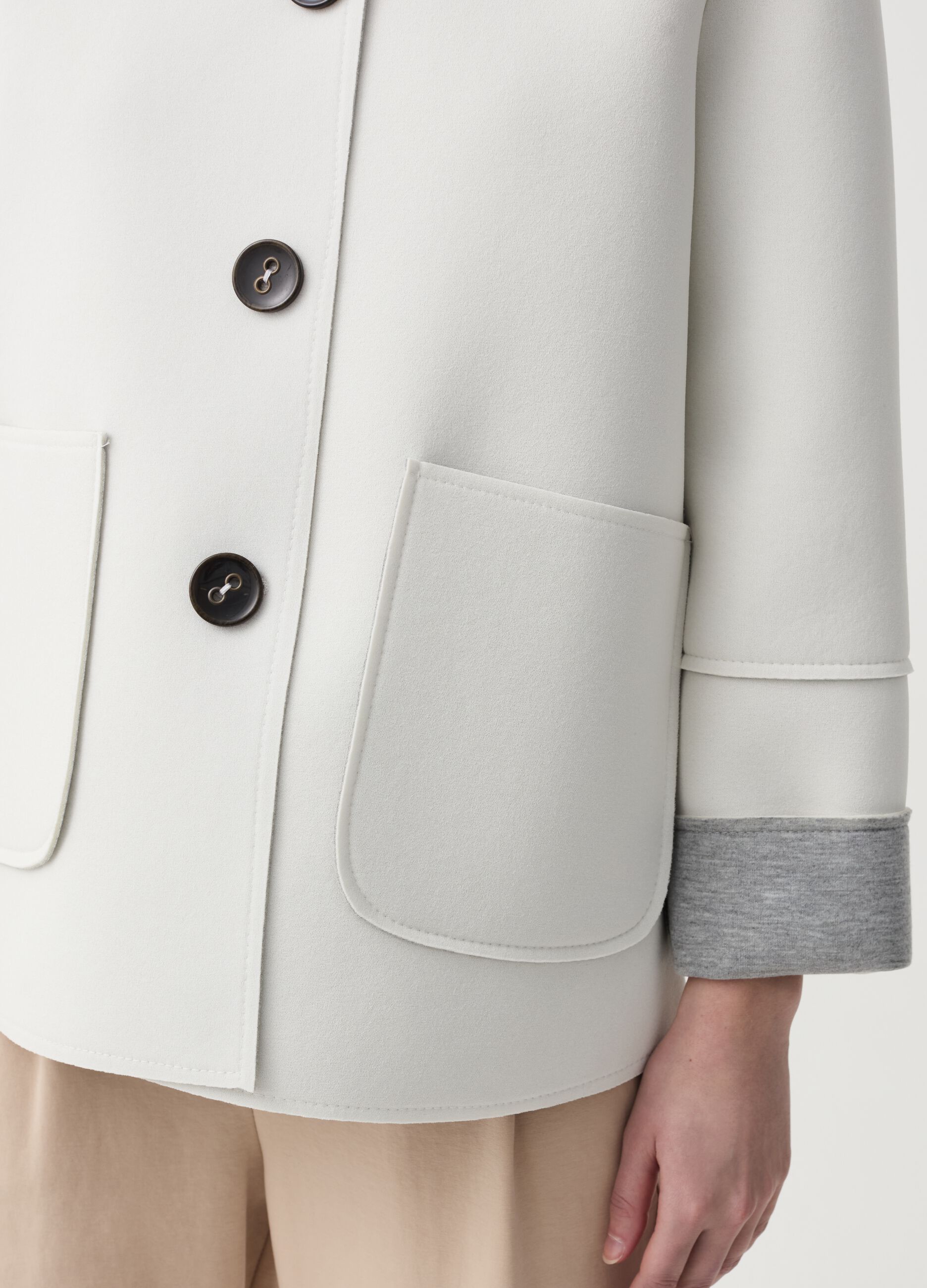 Cropped jacket with contrasting lining