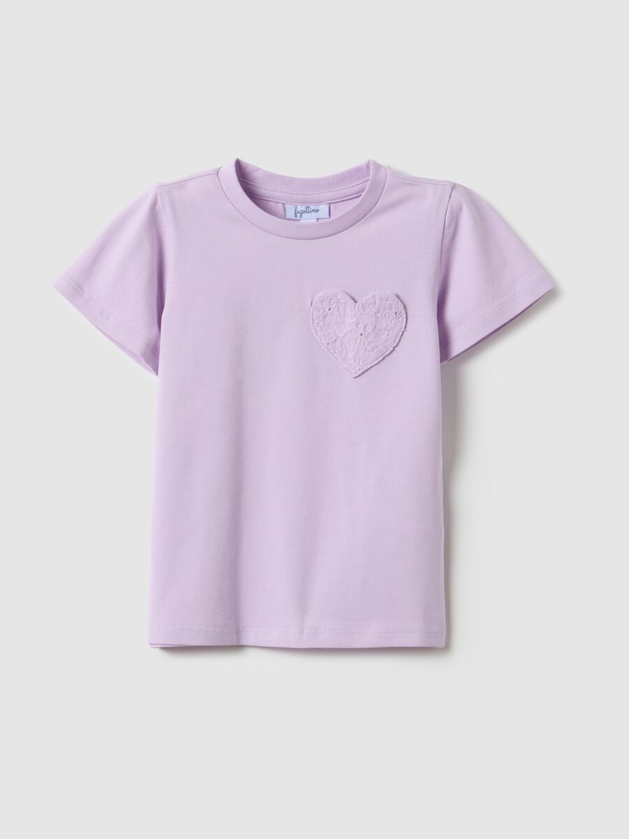 Camiseta de ni&ntilde;a ajuste regular en algod&oacute;n el&aacute;stico violeta con coraz&oacute;n_0
