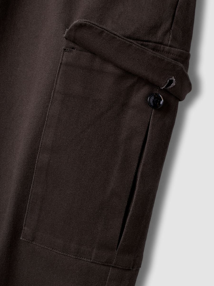 Pantal&oacute;n cargo marr&oacute;n de twill de algod&oacute;n el&aacute;stico, comfort fit_1