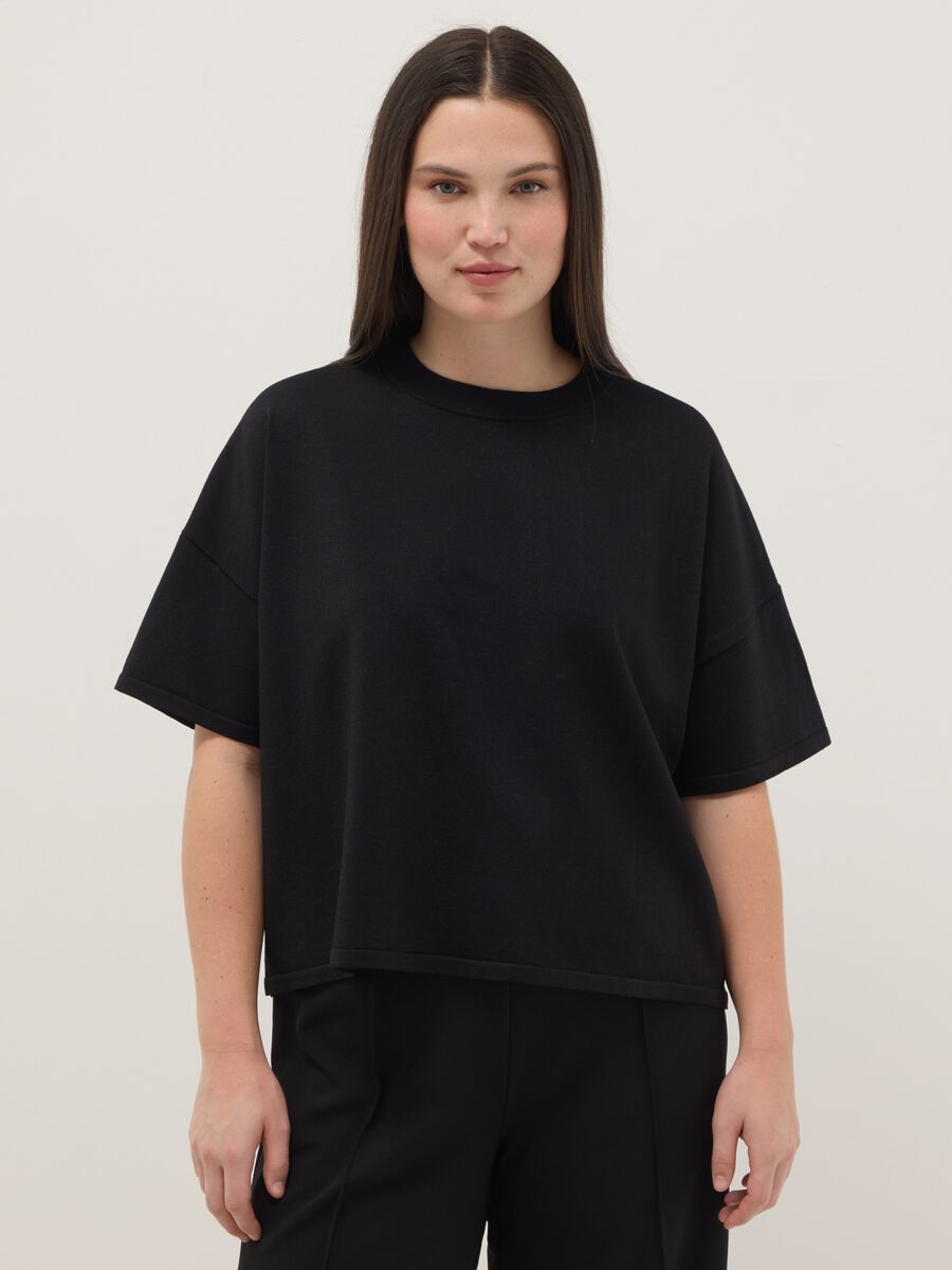 Black oversized crop top with round neckline_0