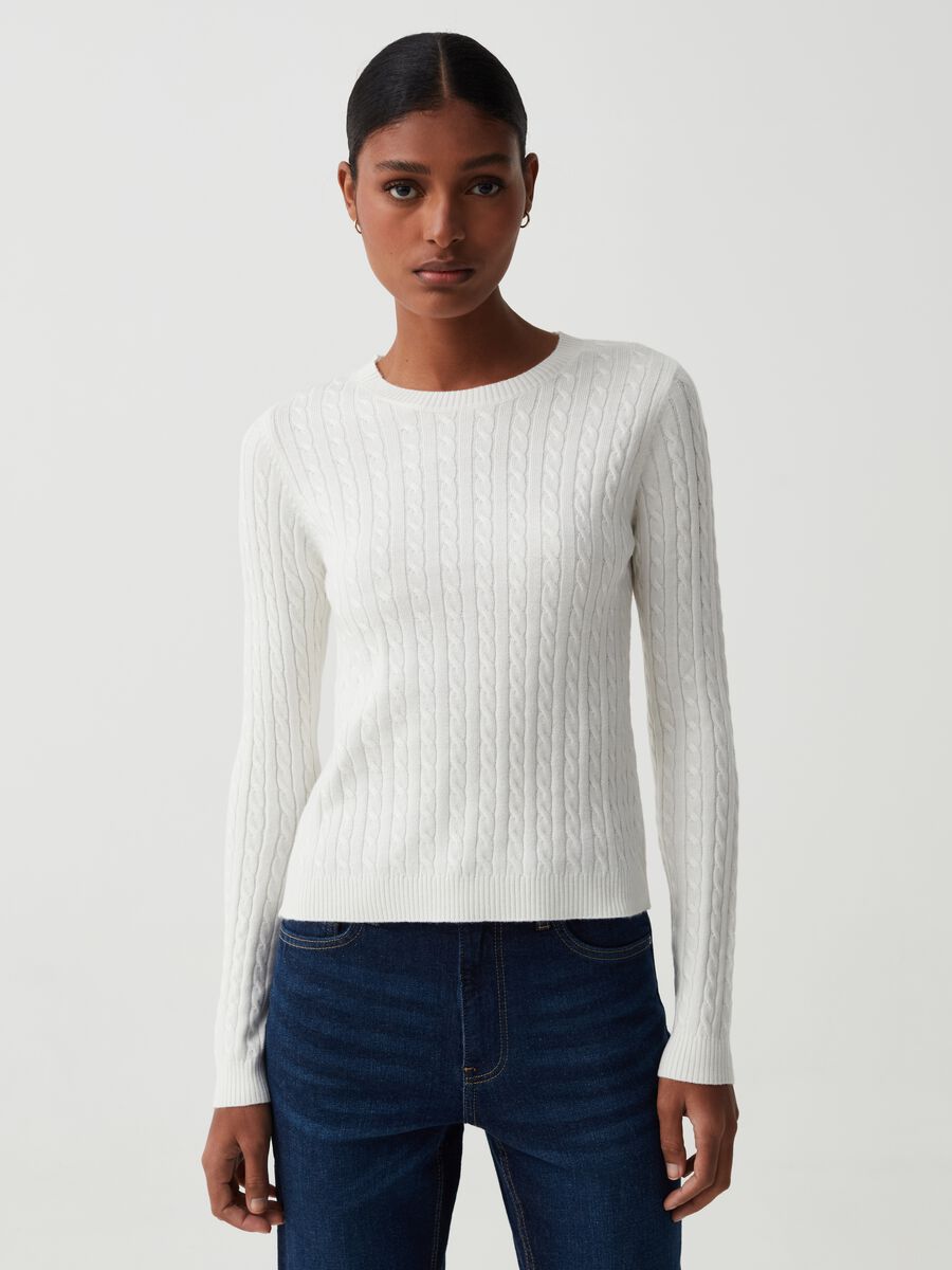 Cable-knit pullover with round neck_1