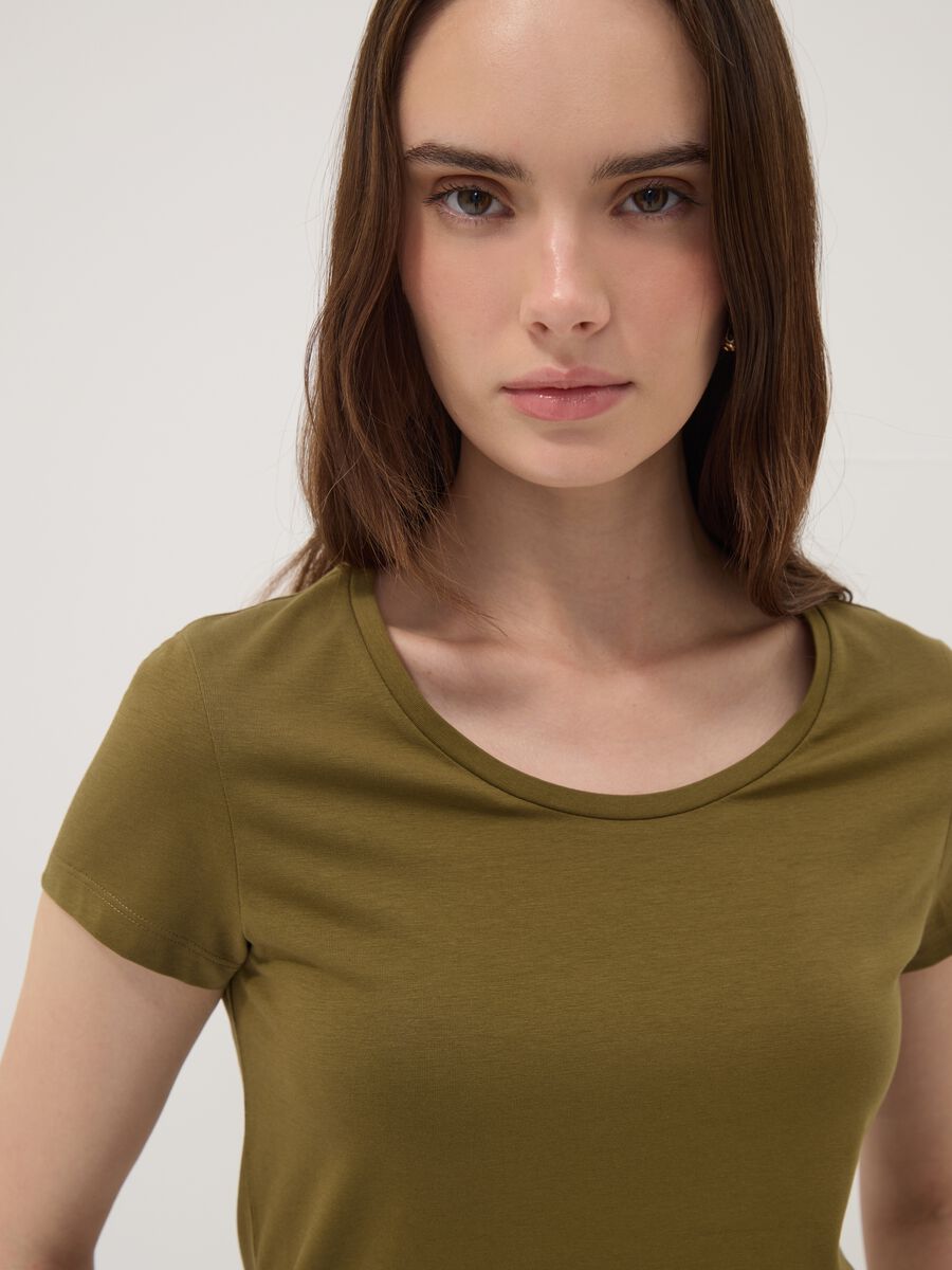 Gr&uuml;nes T-Shirt aus Stretch-Baumwolle mit Rundhalsausschnitt, Regular Fit_2
