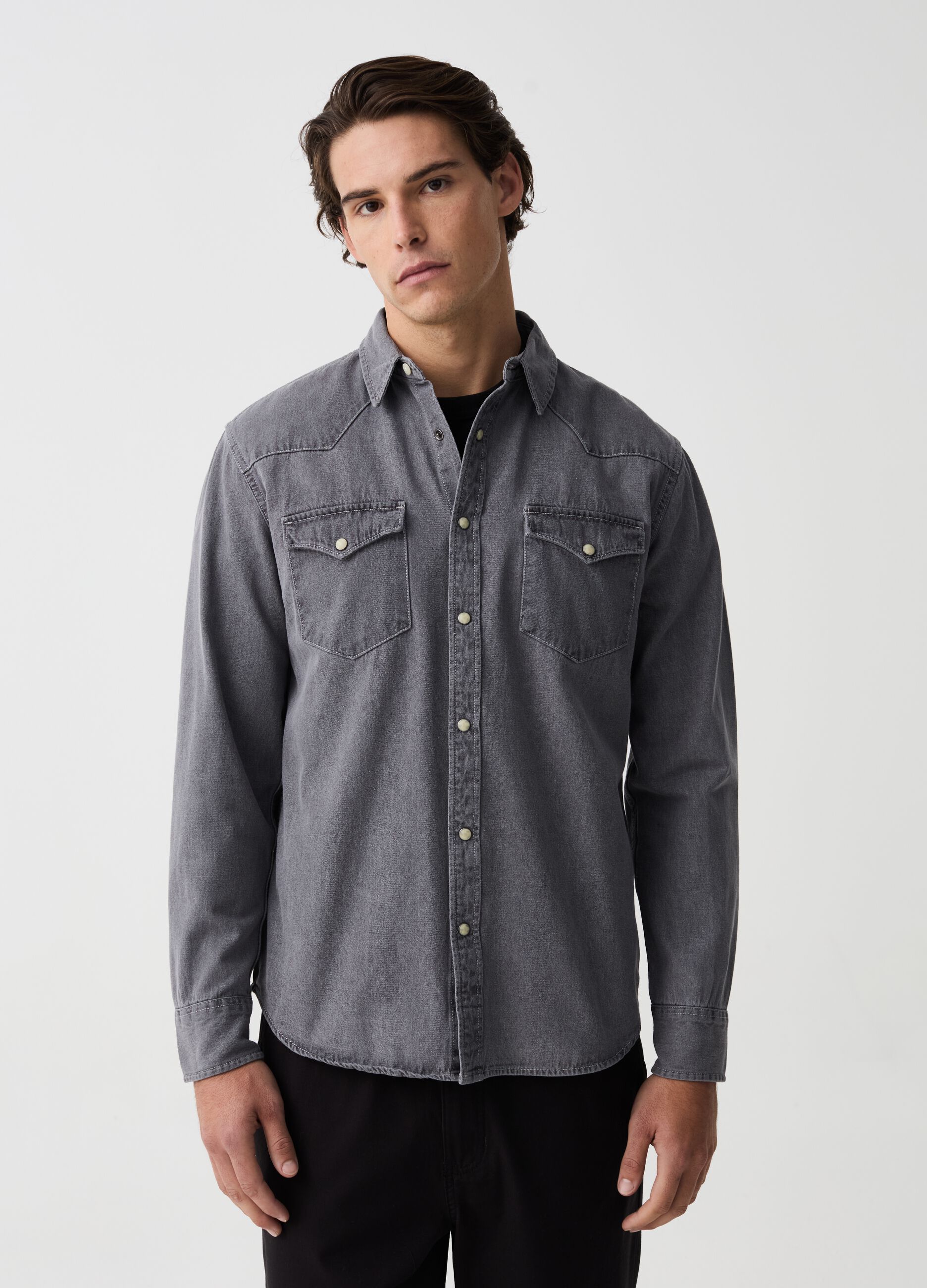 Western shirt in denim with pearl buttons