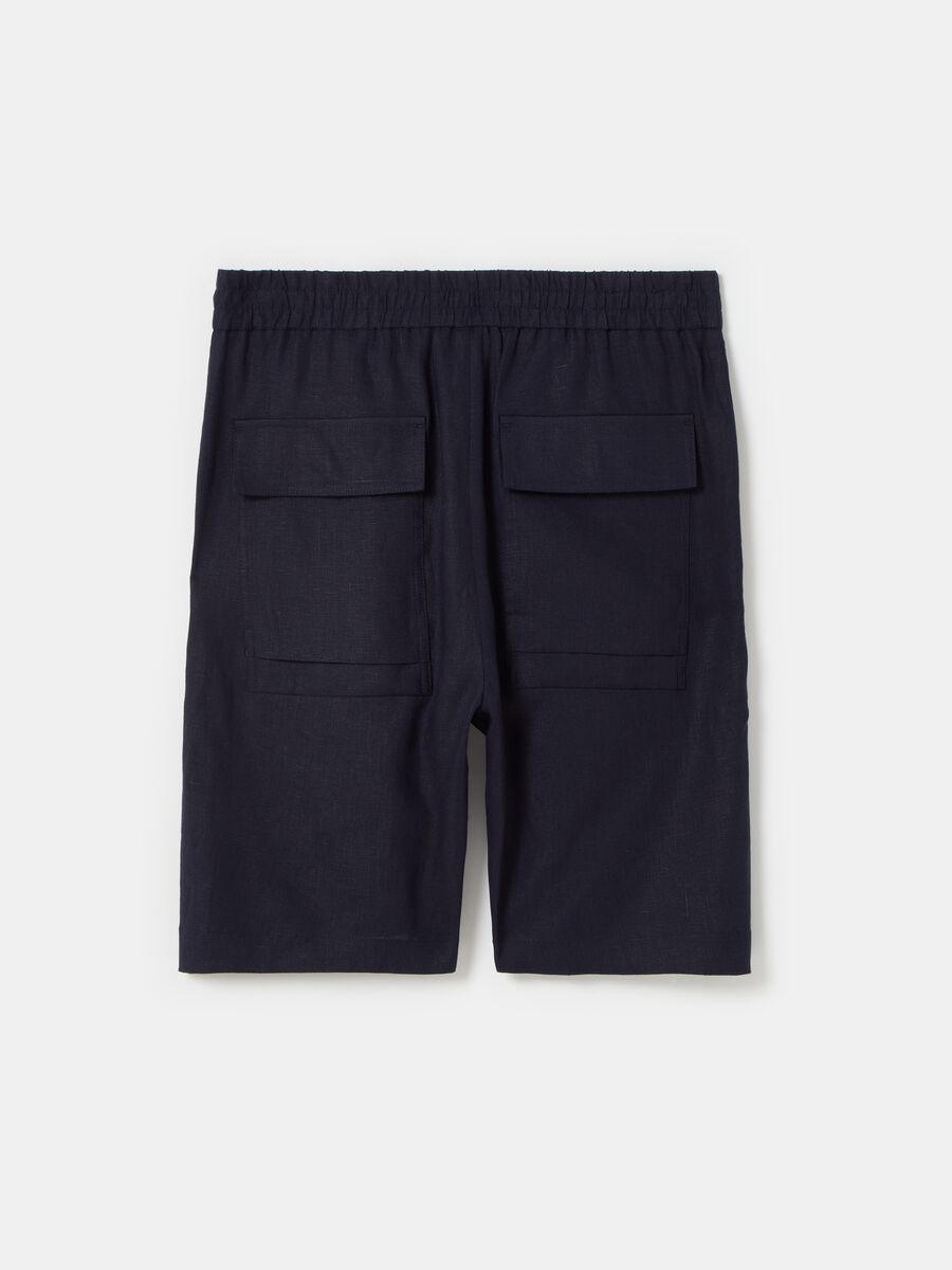 Contemporary Bermuda shorts in linen_4