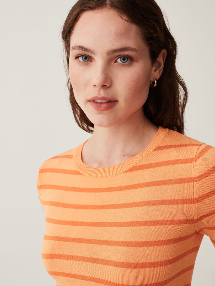 Short-sleeved top with striped pattern_1