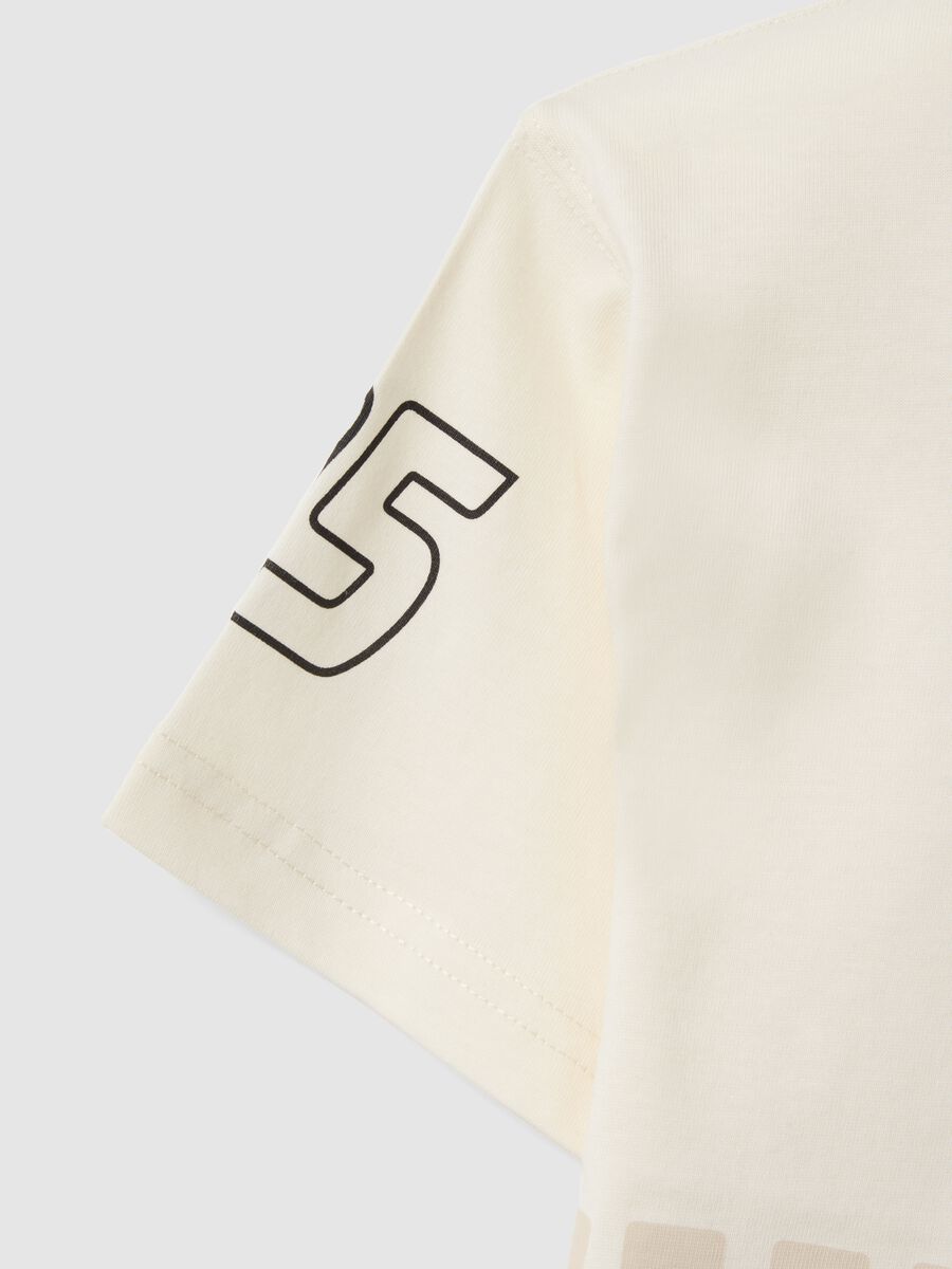 &Lambda;&epsilon;&upsilon;&kappa;ό &pi;&alpha;&iota;&delta;&iota;&kappa;ό T-shirt &alpha;&pi;ό 100% &beta;&alpha;&mu;&beta;ά&kappa;&iota; &mu;&epsilon; &sigma;&tau;ά&mu;&pi;&alpha; Cars, oversized &epsilon;&phi;&alpha;&rho;&mu;&omicron;&gamma;ή_3