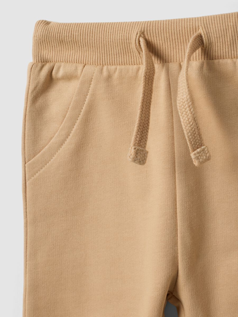Beige organic cotton cargo trousers with drawstring for baby_2